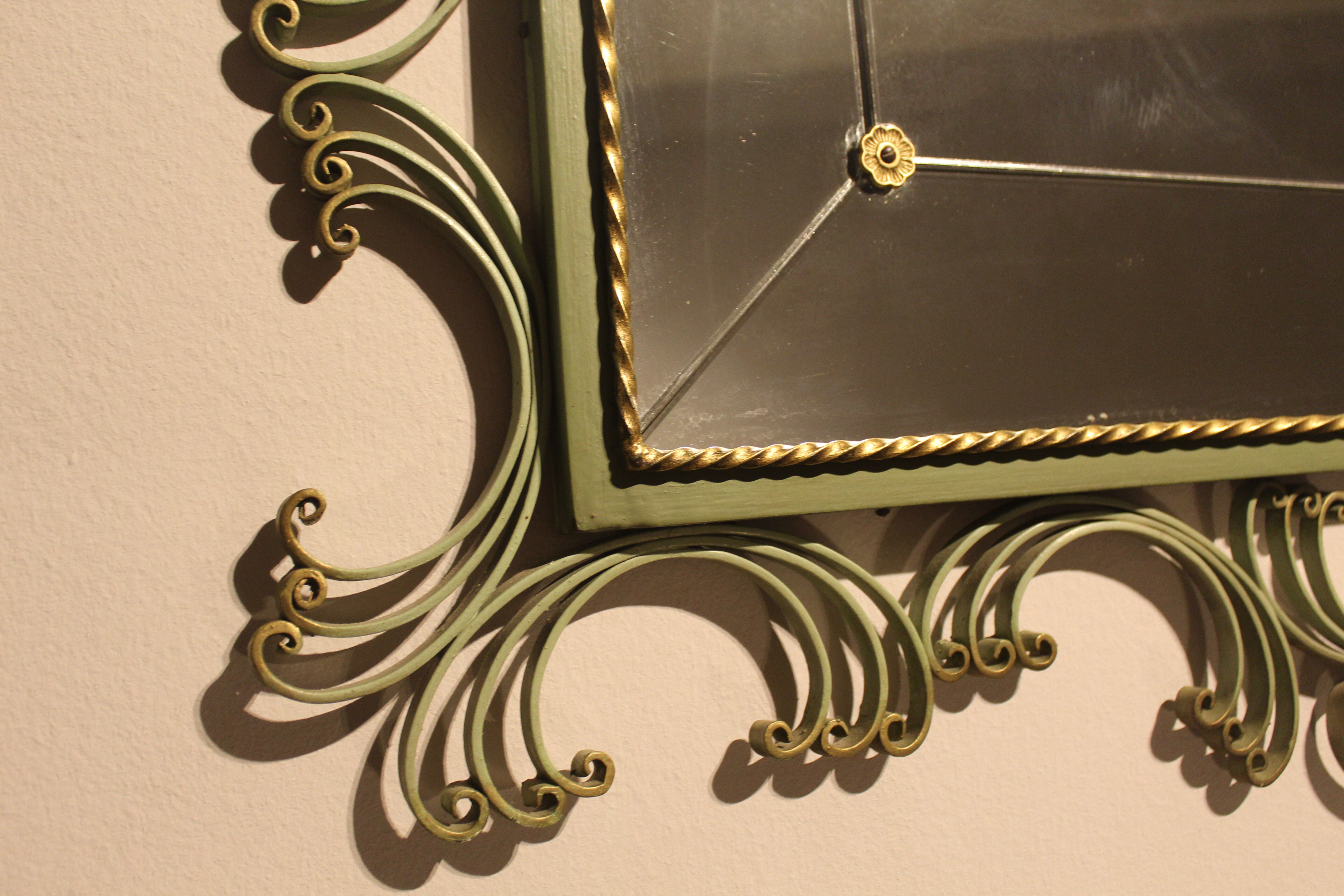 Miroir en plomb avec console en fer forgé laqué en vert pistache et or, Art Déco,