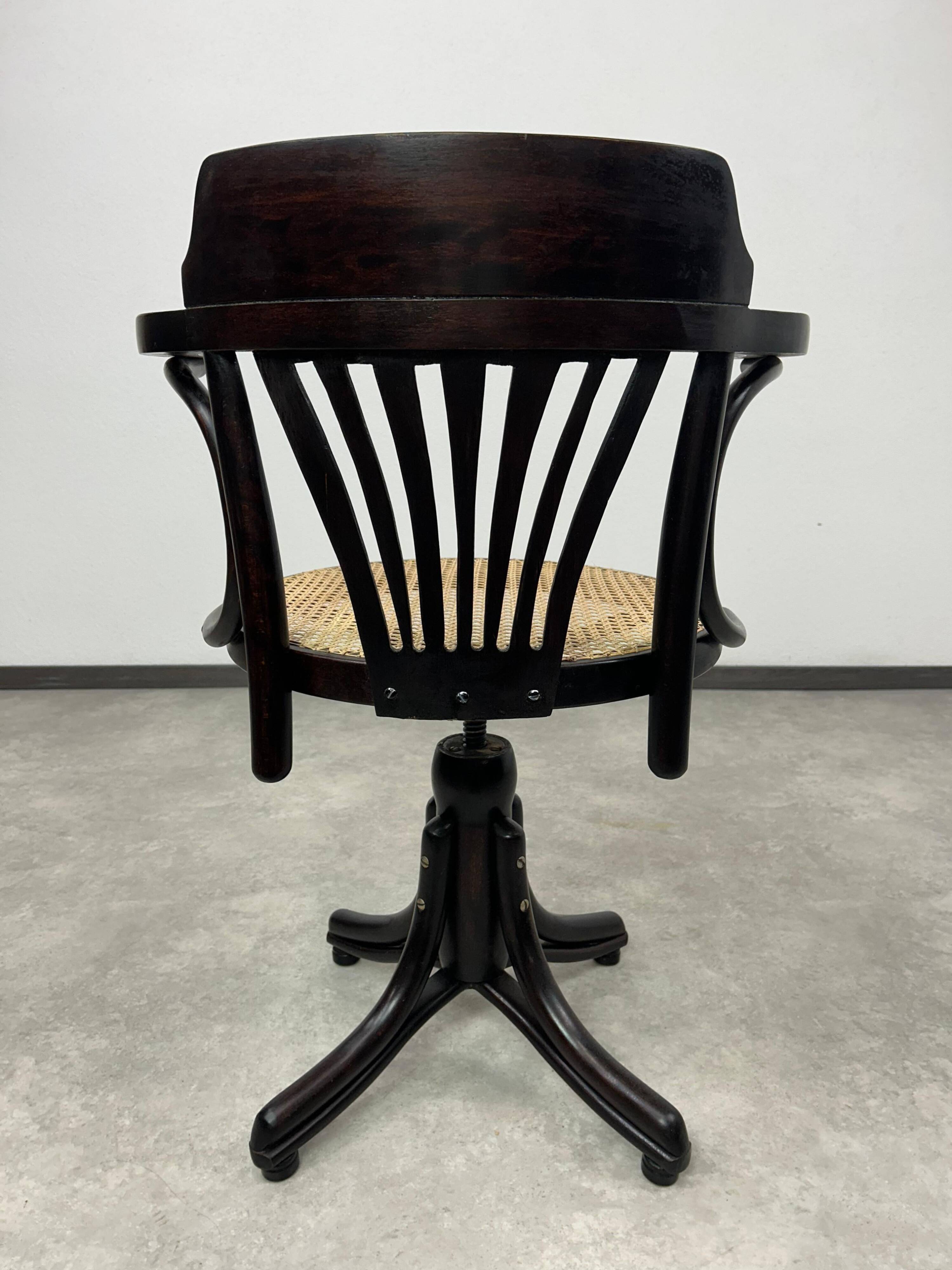 Swivel office chair in Jugendstil by Thonet