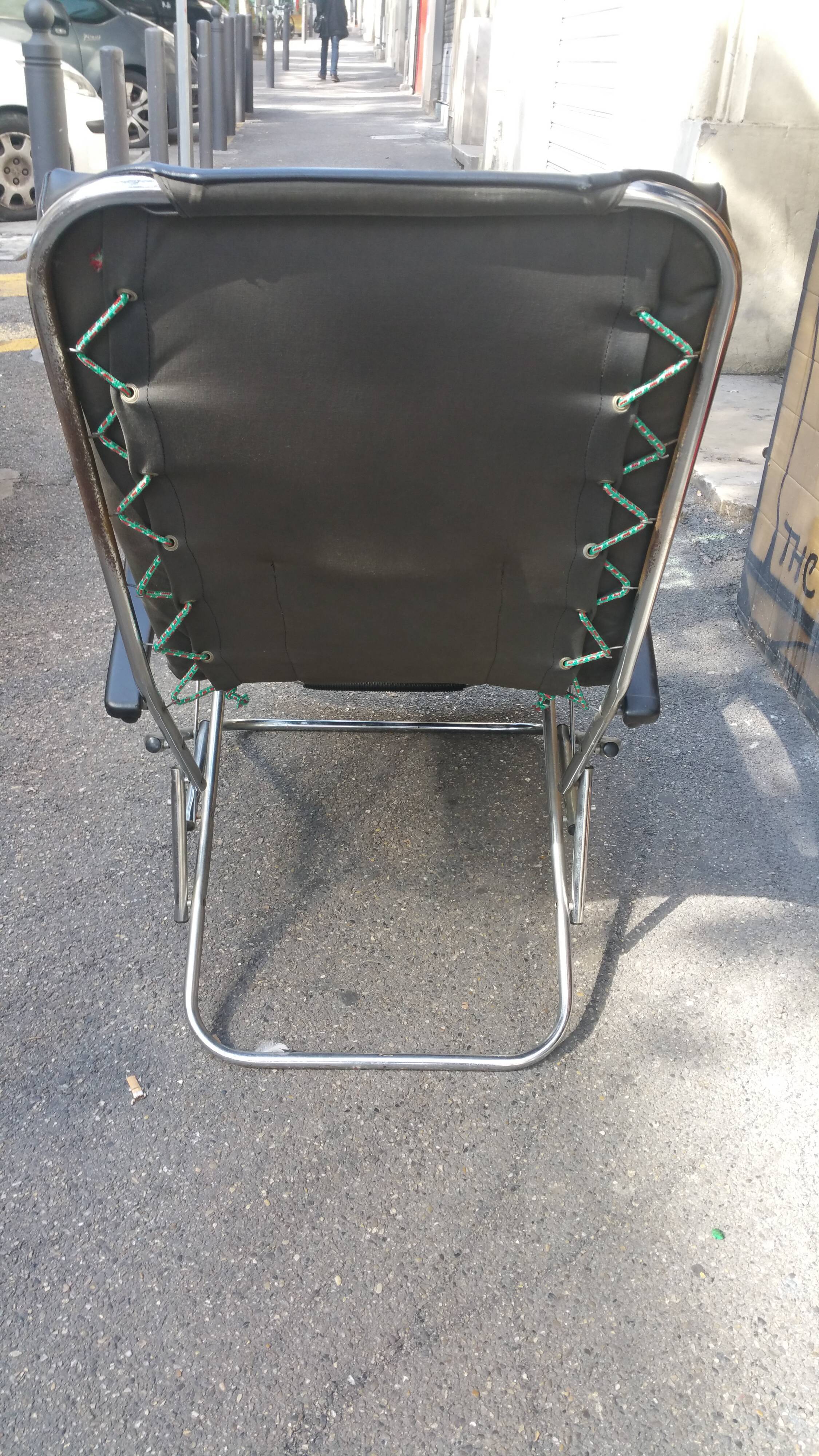Relaxed lounge chair