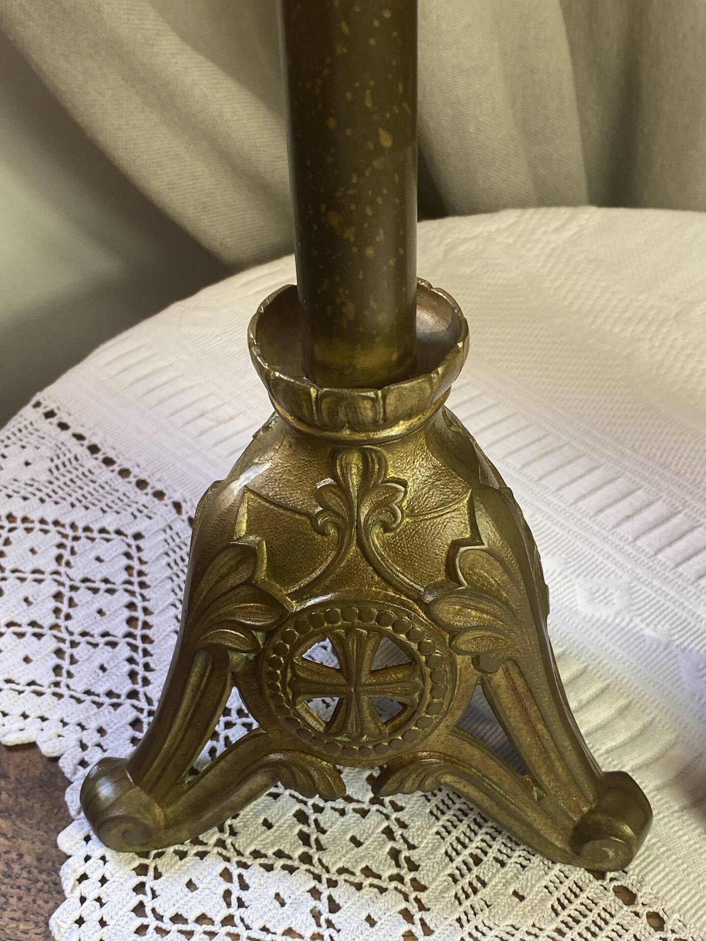 Pair of candlesticks in bronze and brass