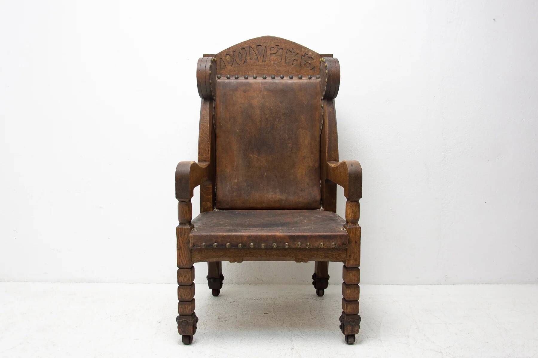 Late 19th century massive throne chair