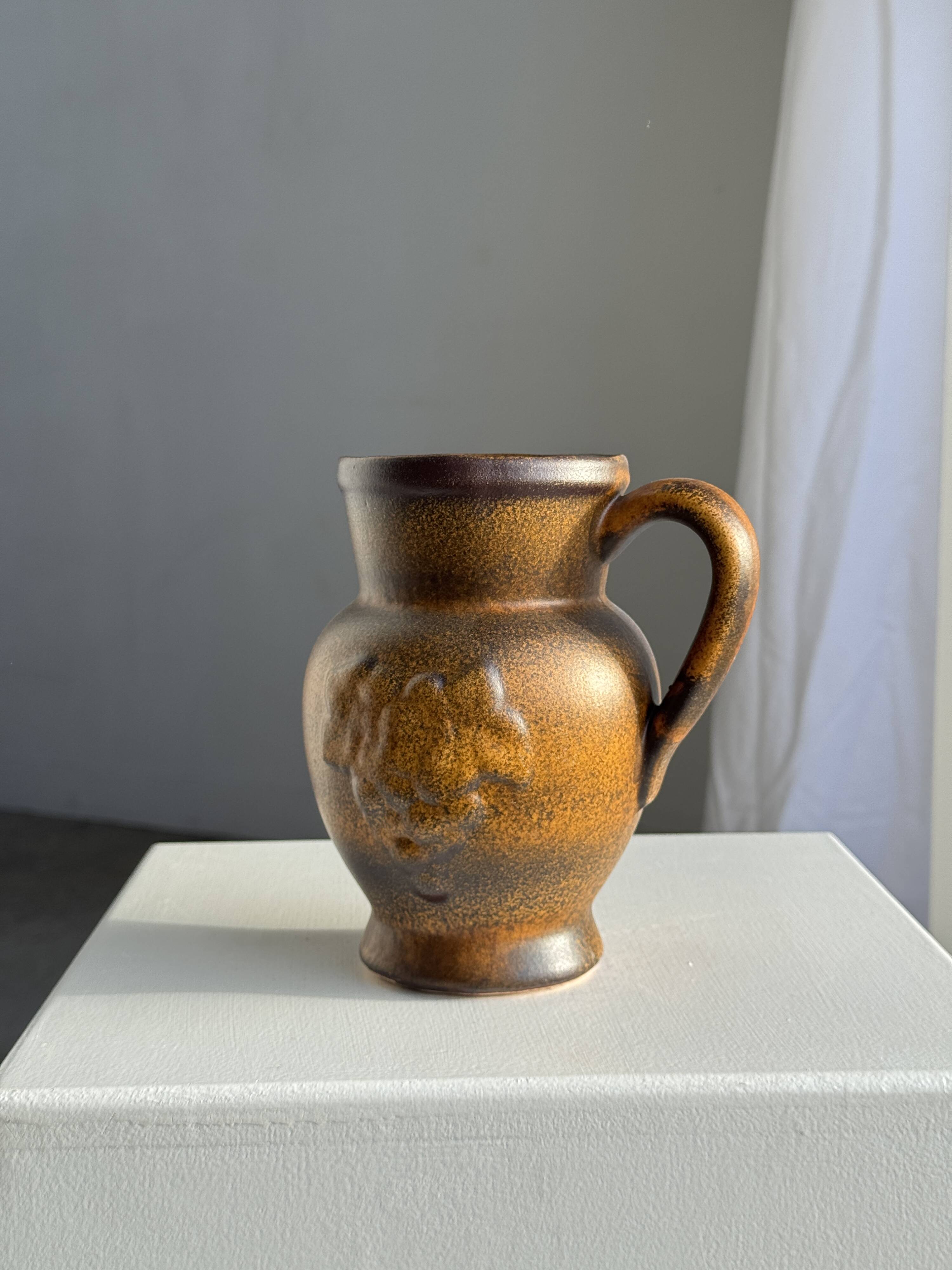 Speckled stoneware jug with grape pattern H17