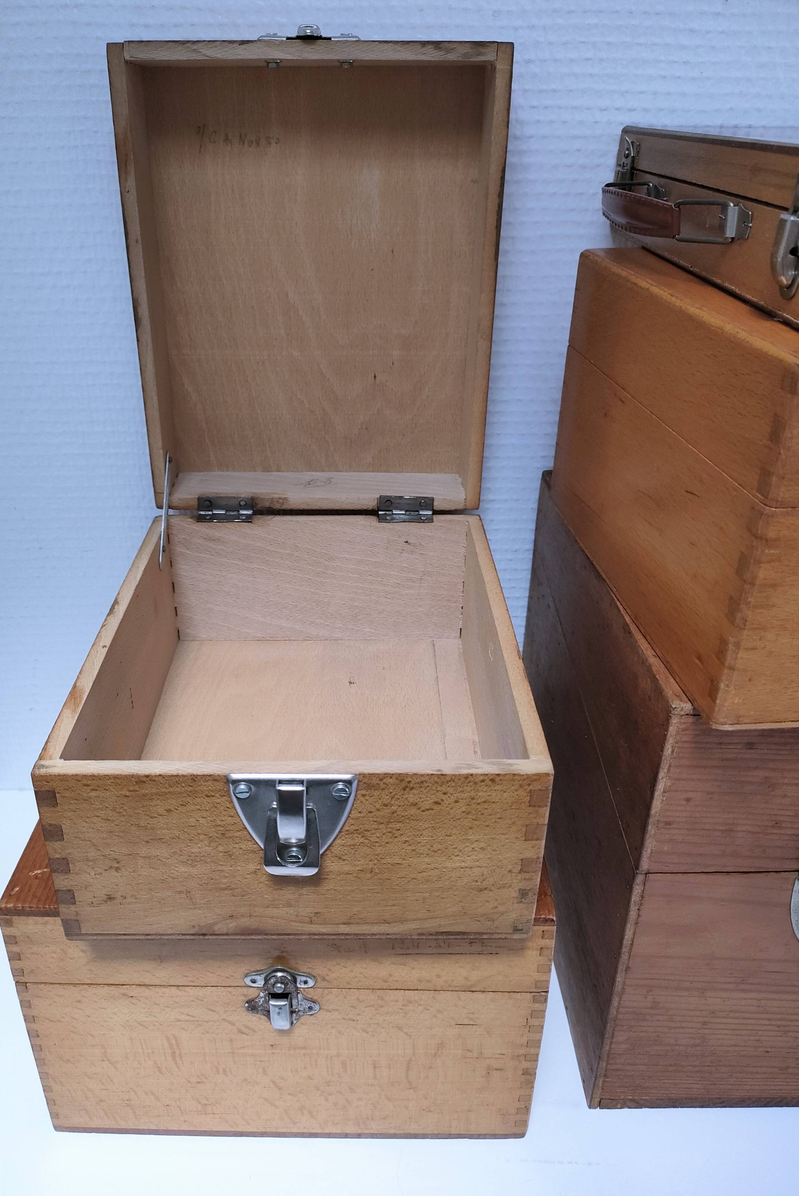 Cinq boîtes bois vintage