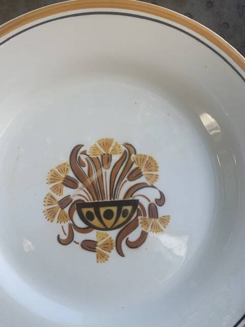 8 flat plates, Carnation model, art deco, CREIL ET MONTEREAU, floral pattern, old