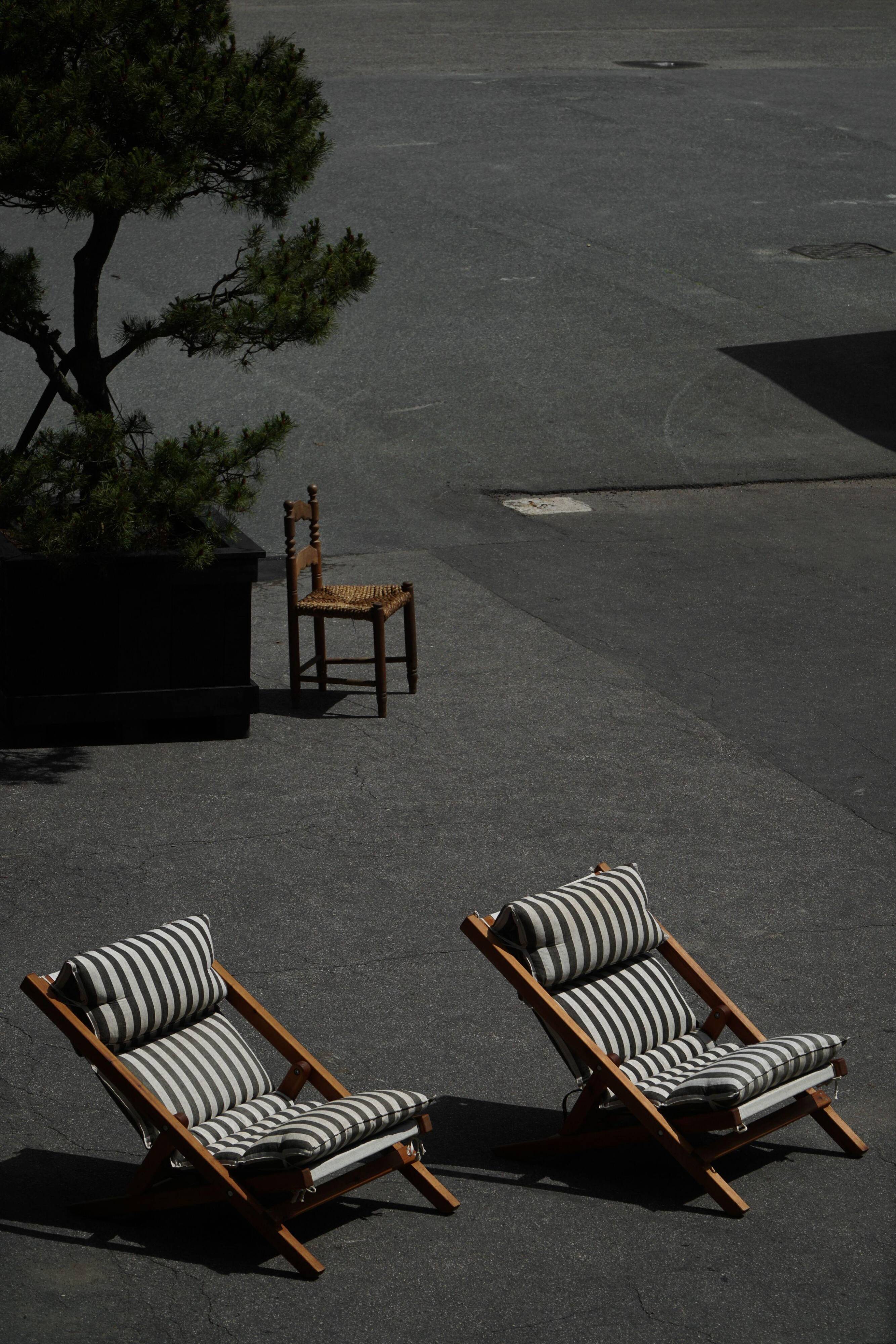 Mid-century dining/lounge chairs in pine and striped cotton canvas, Denmark, 1970s.