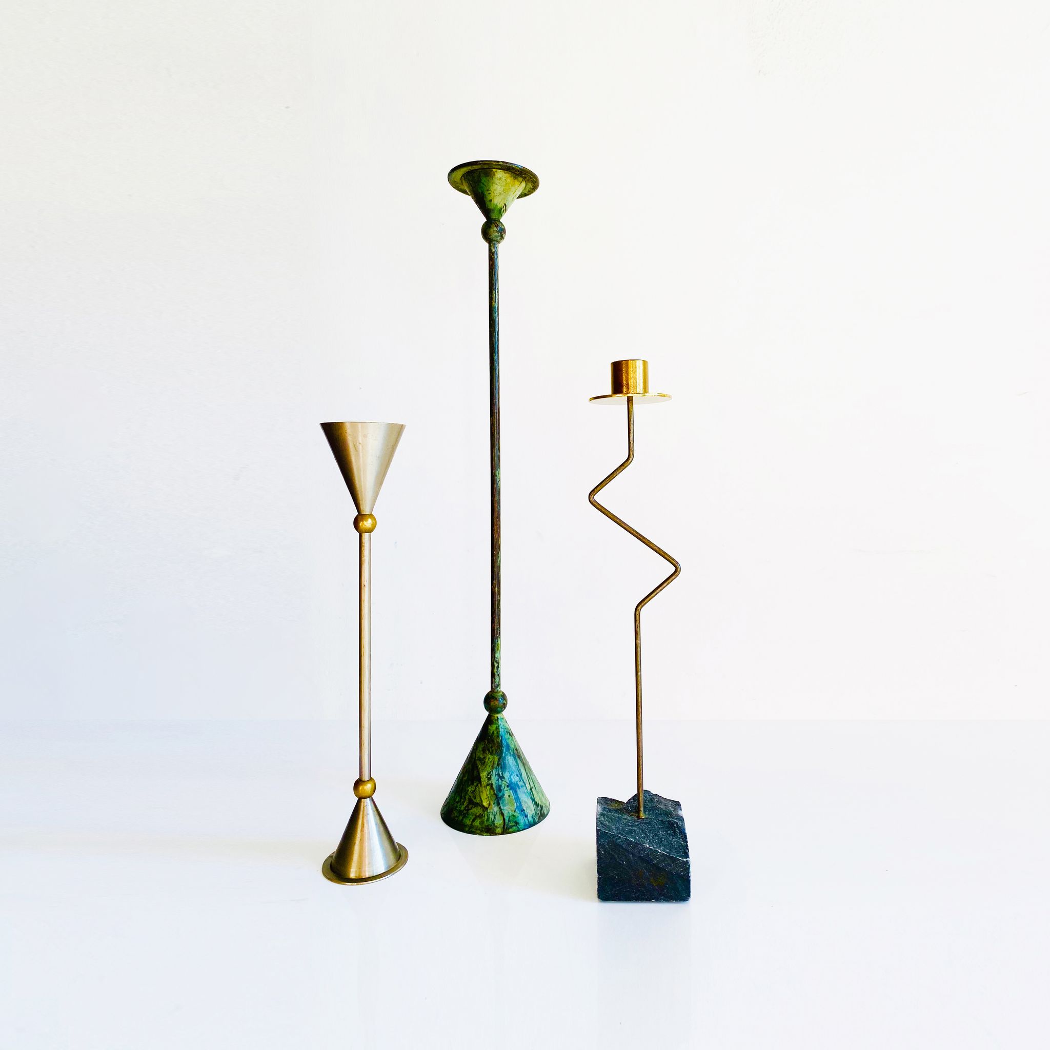 Ensemble de trois bougeoirs en métal. Ikea, années 80