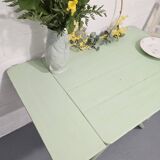 Table en bois repeinte