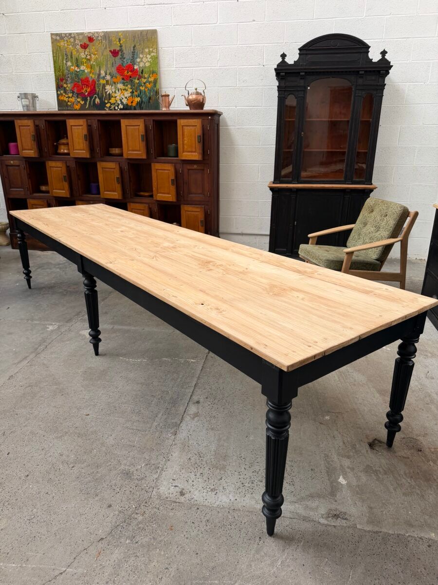 Large community table