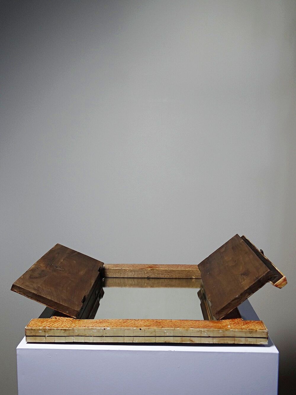 Mirror window Rajasthan in hand-painted bone decor with an ancient horseman from the early 20th century.