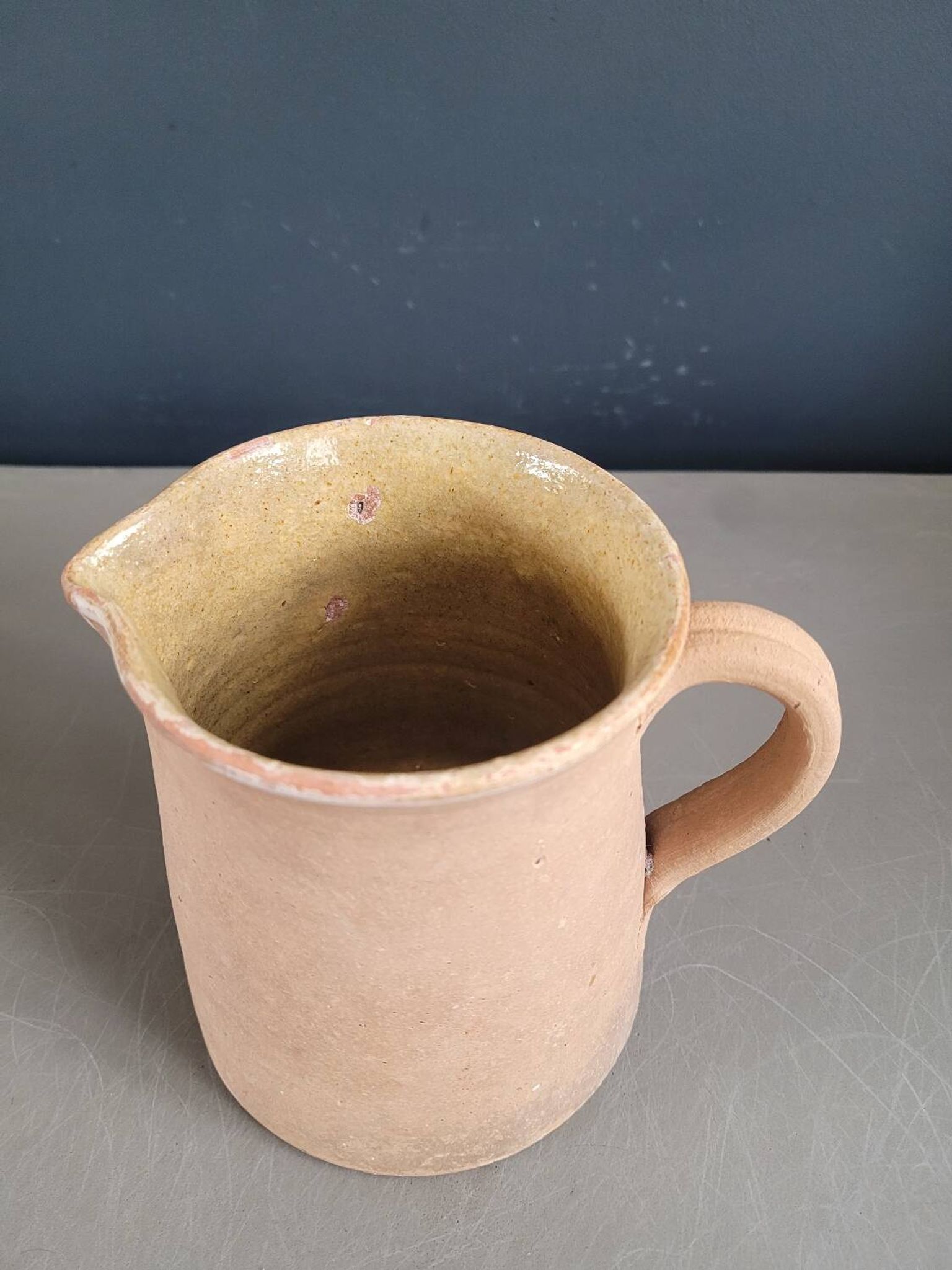 Pichet pot à lait ancien en terre cuite vernissée