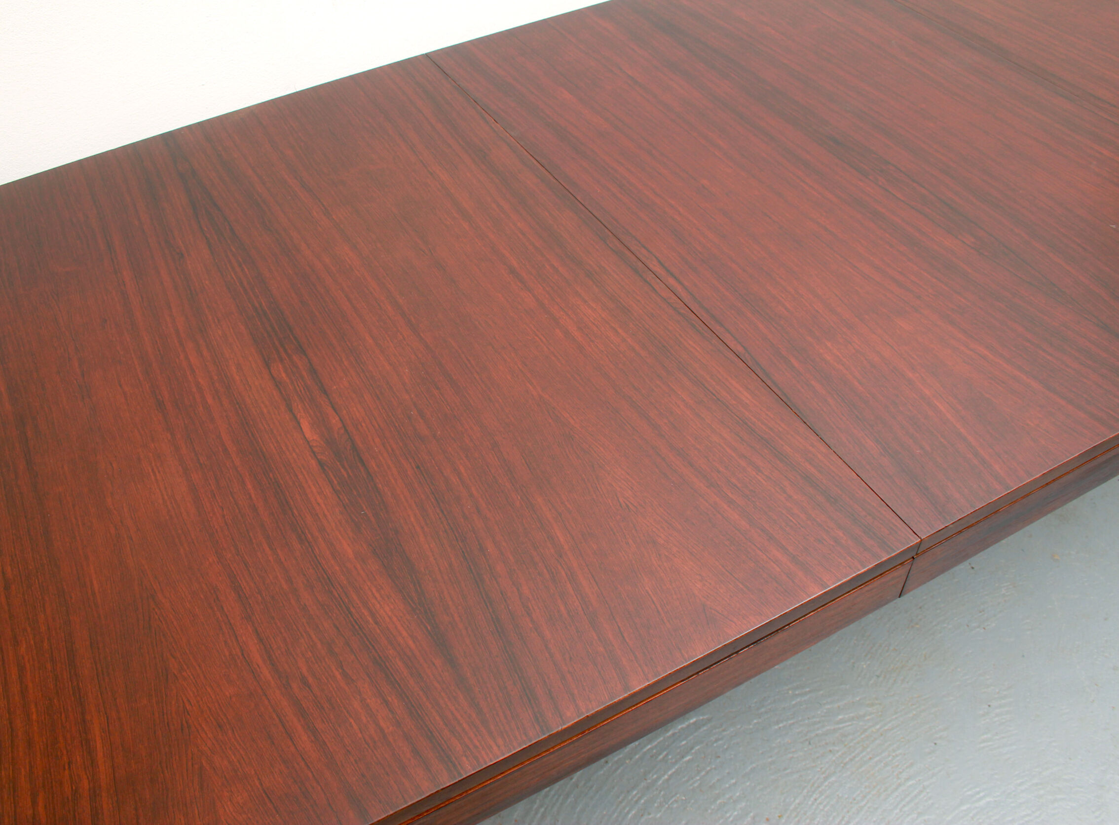 Salle à manger extensible des années 1960 en palissandre, restaurée