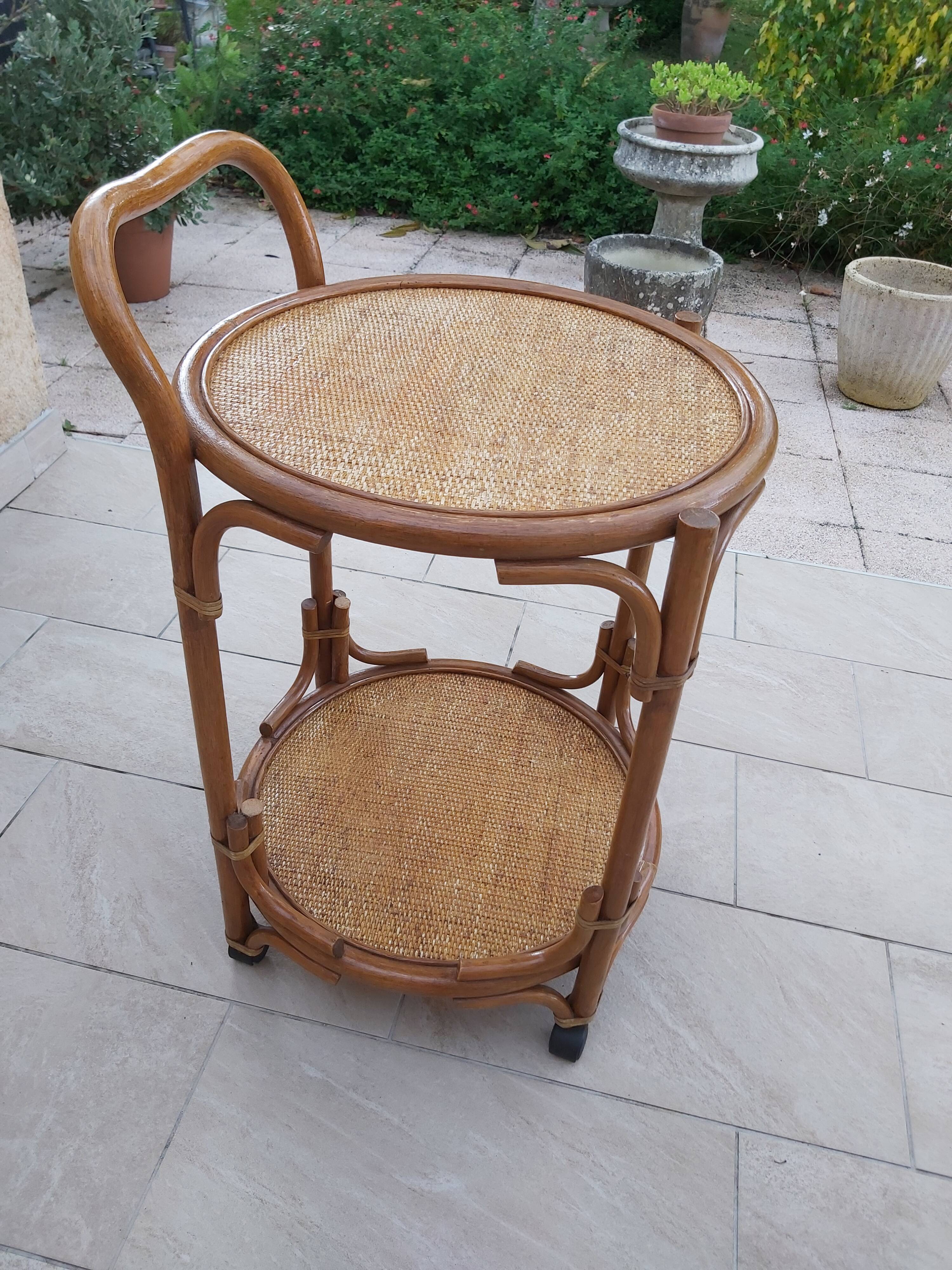 Rolling rattan service
