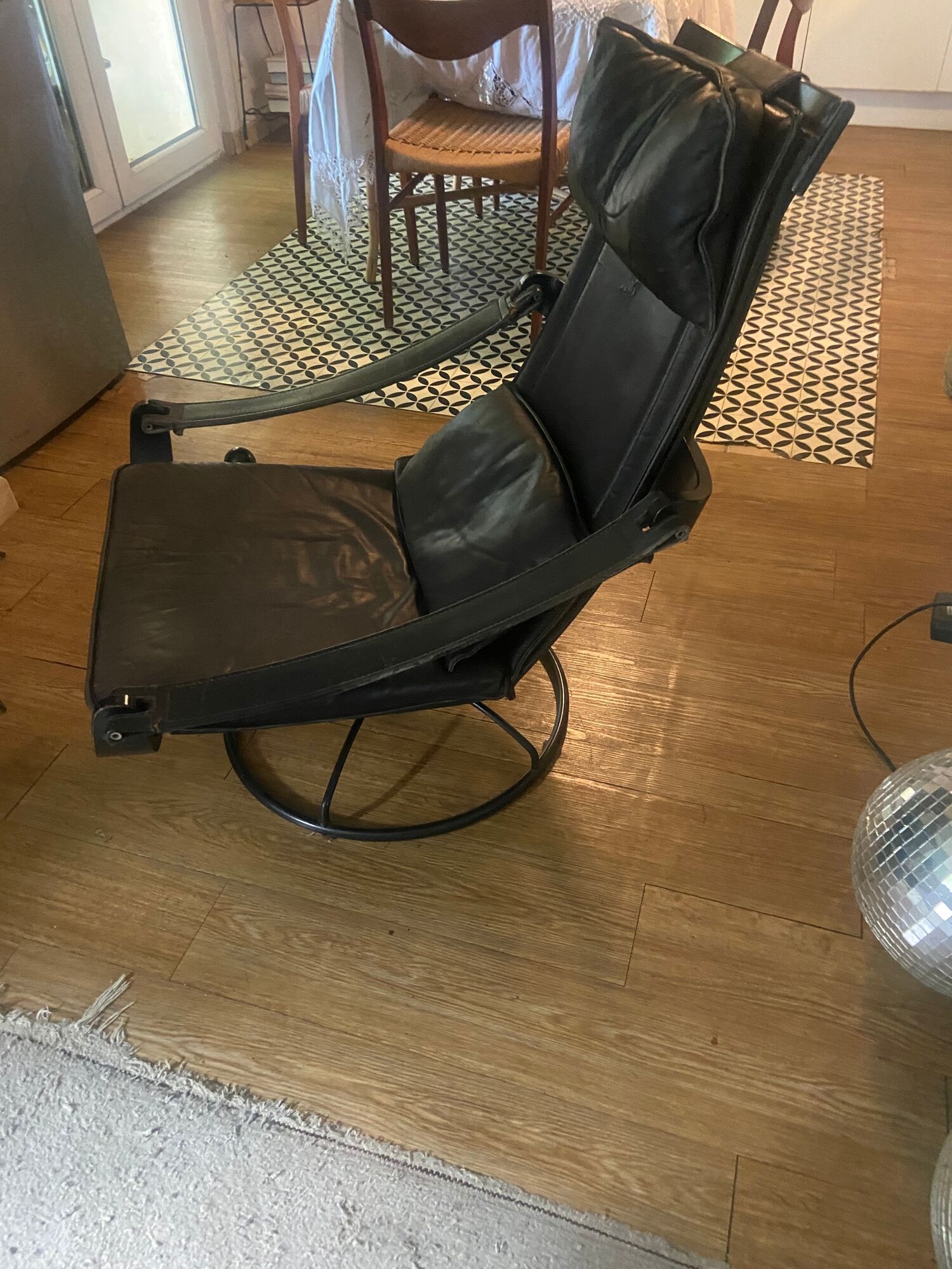 Swivel armchair by Ake Fribytter made in Sweden 70s