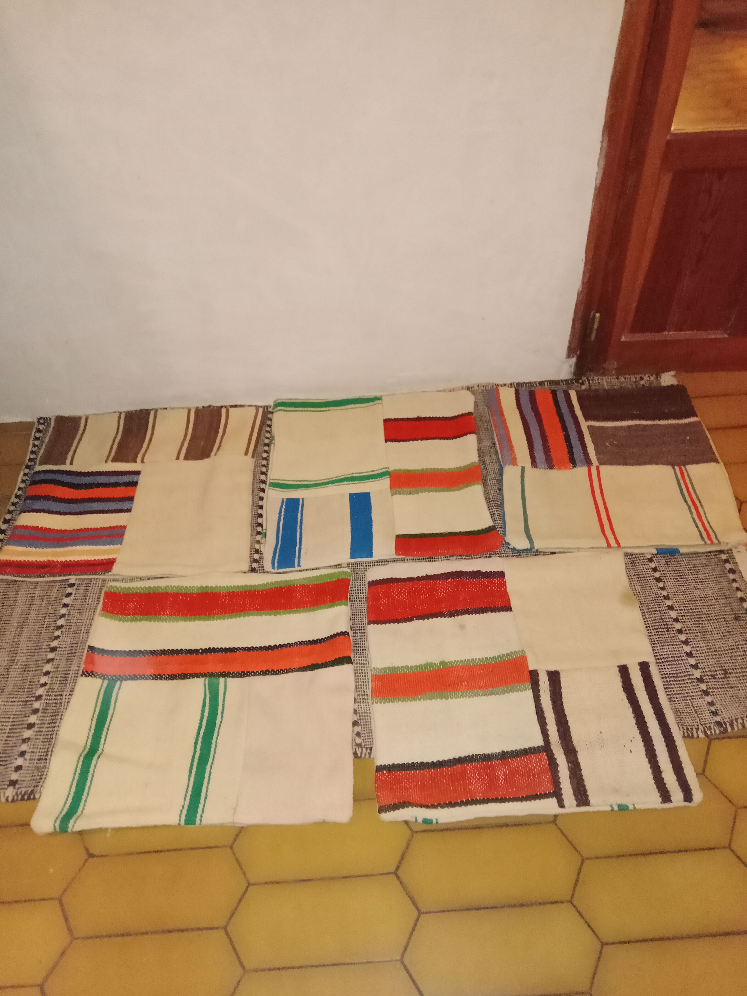 Ensemble de cinq coussins en laine