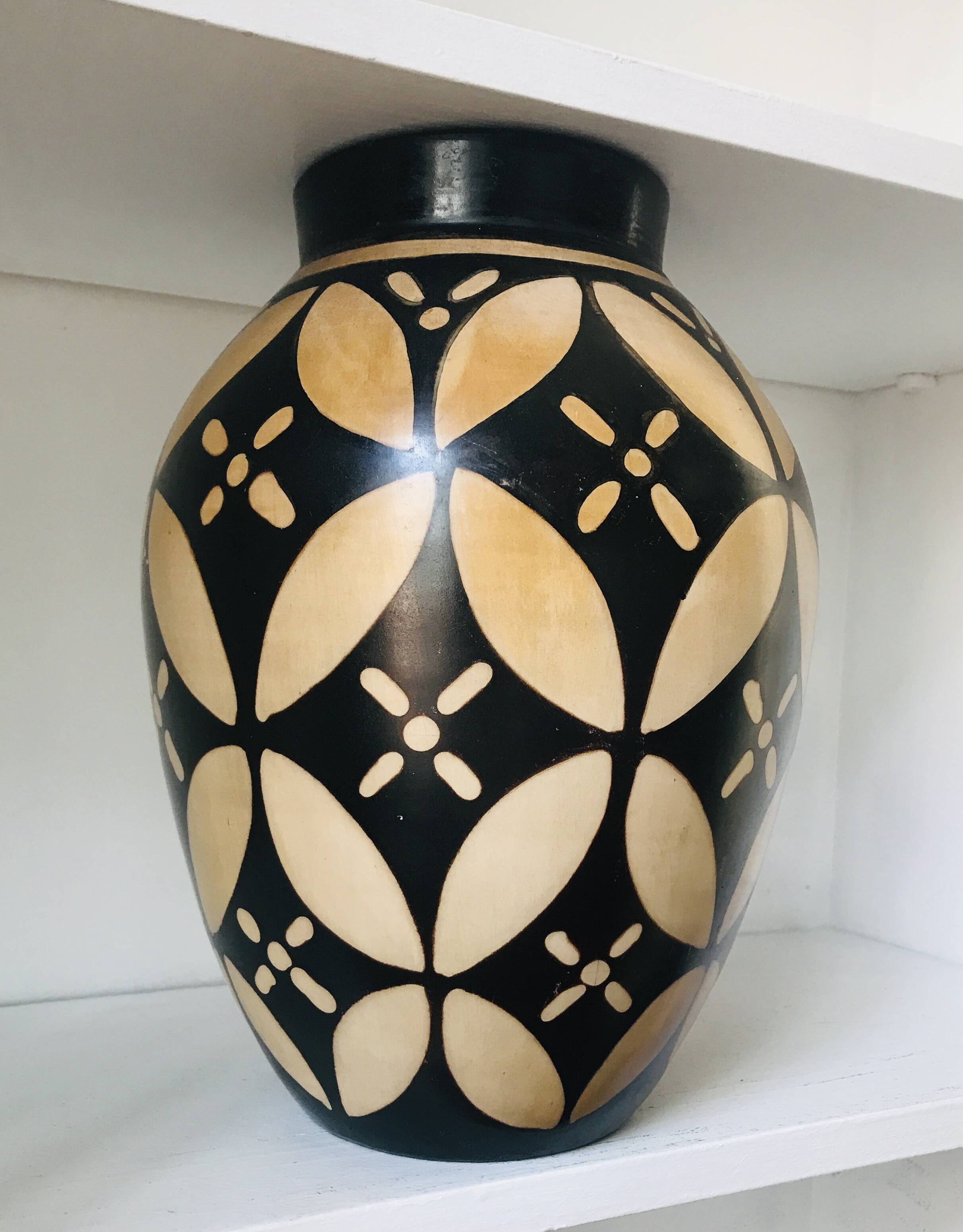 Peruvian craft terracotta vase