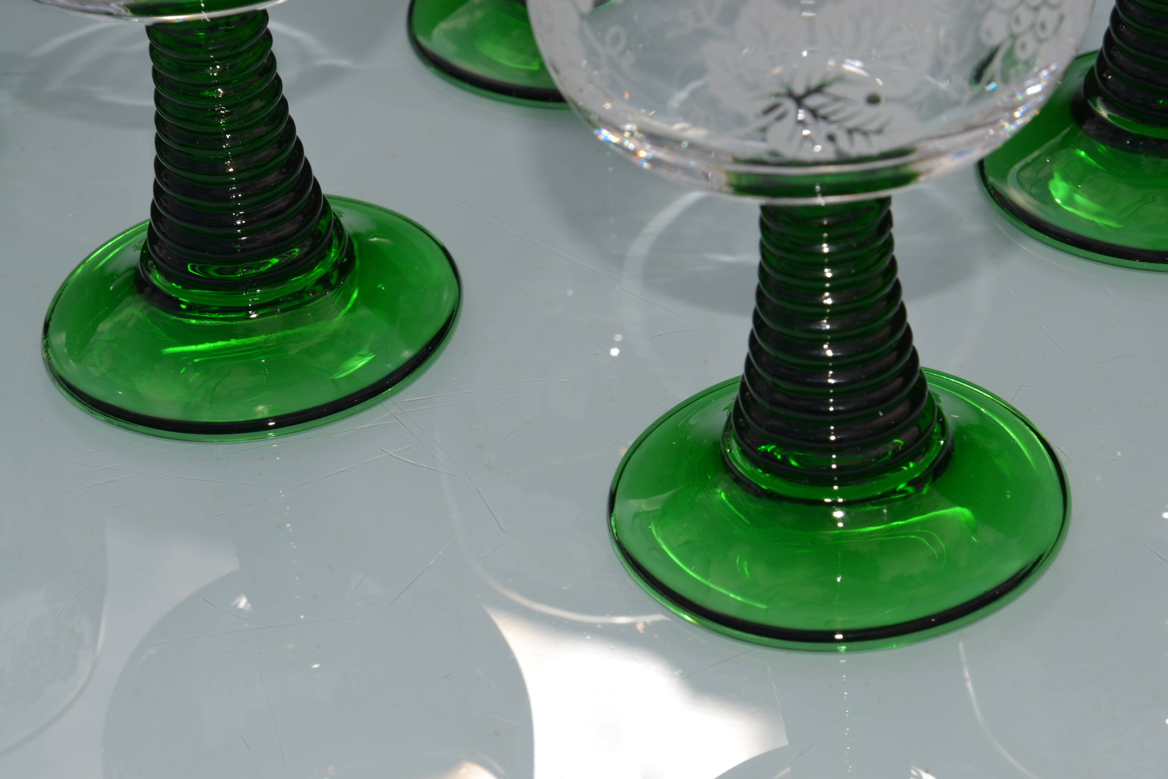 6 verres gravés Roemer sur pied torsadé