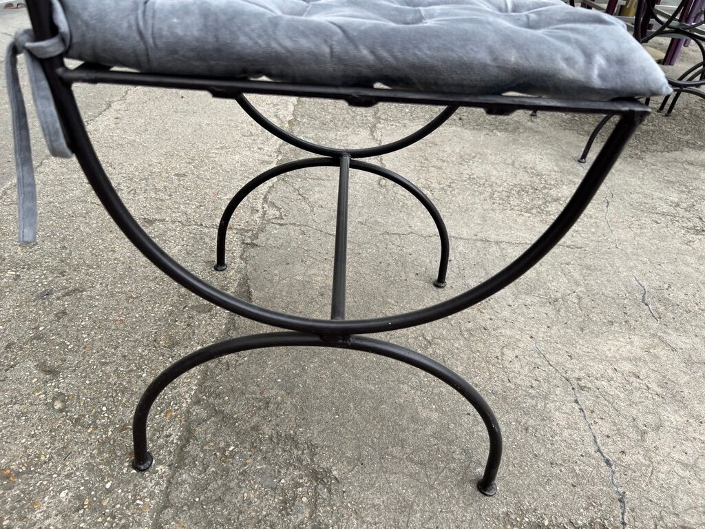 Set of 4 wrought iron chairs with seat cushions