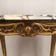 Petite table de style Louis XV en bois doré et plateau de marbre