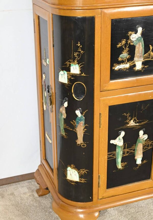 Cabinet Asiatique à Liqueurs en Bois Laqué, Chine – 1950