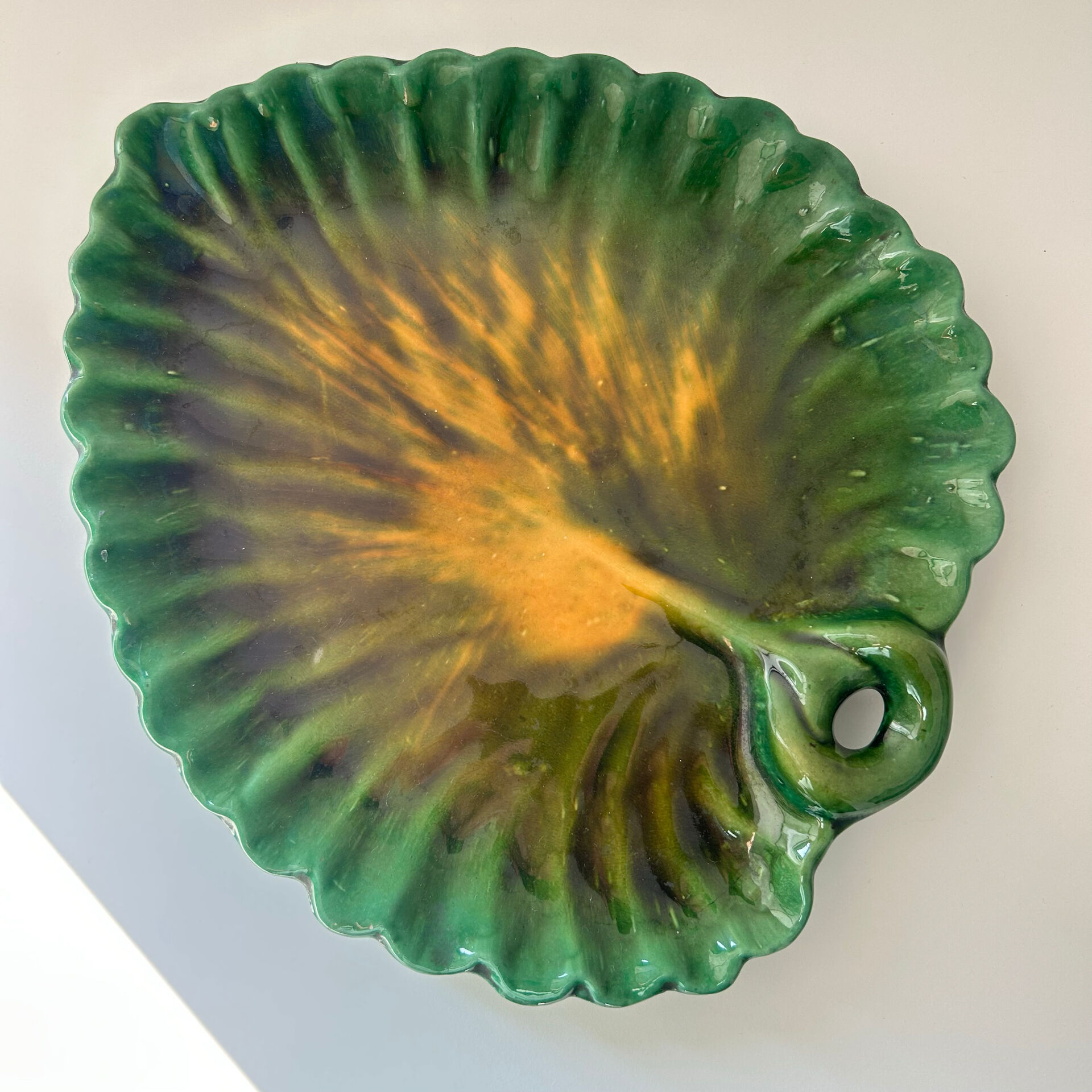 Large alocasia leaf plate