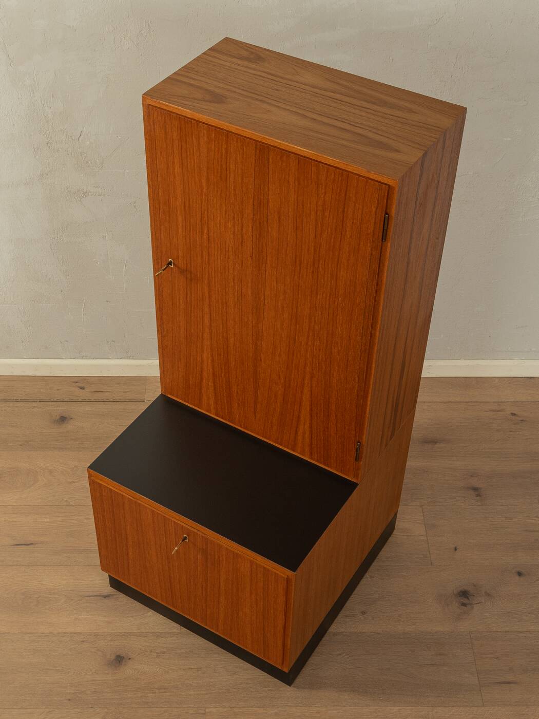 1960s Dresser