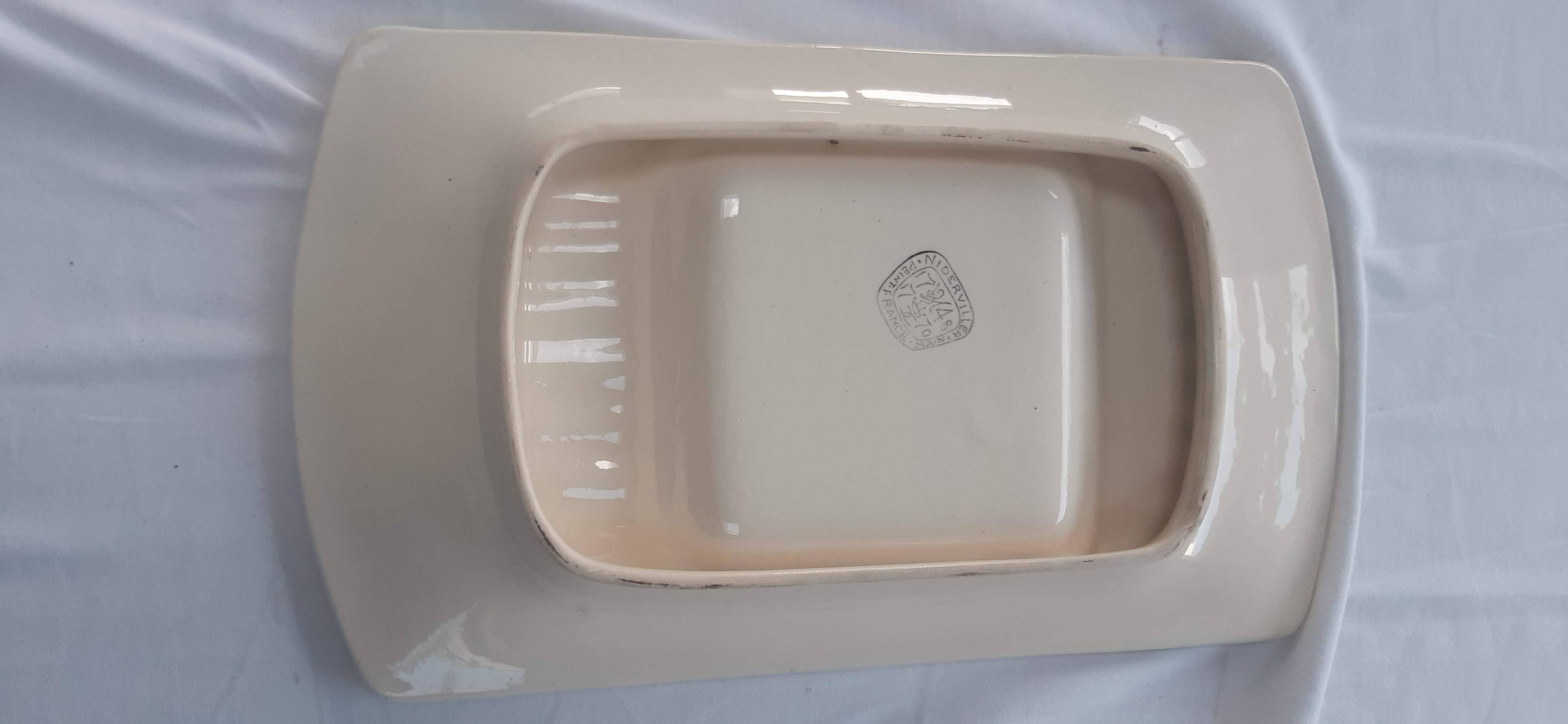 Large asparagus dish in Niderviller slip