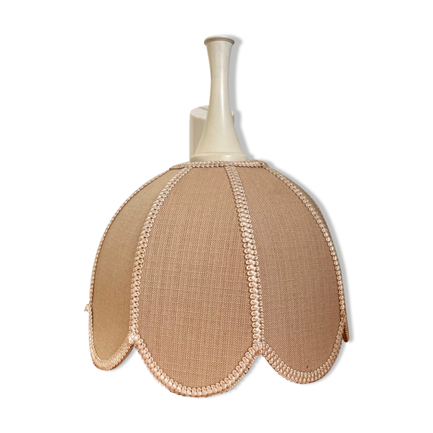 Vintage flower suspension