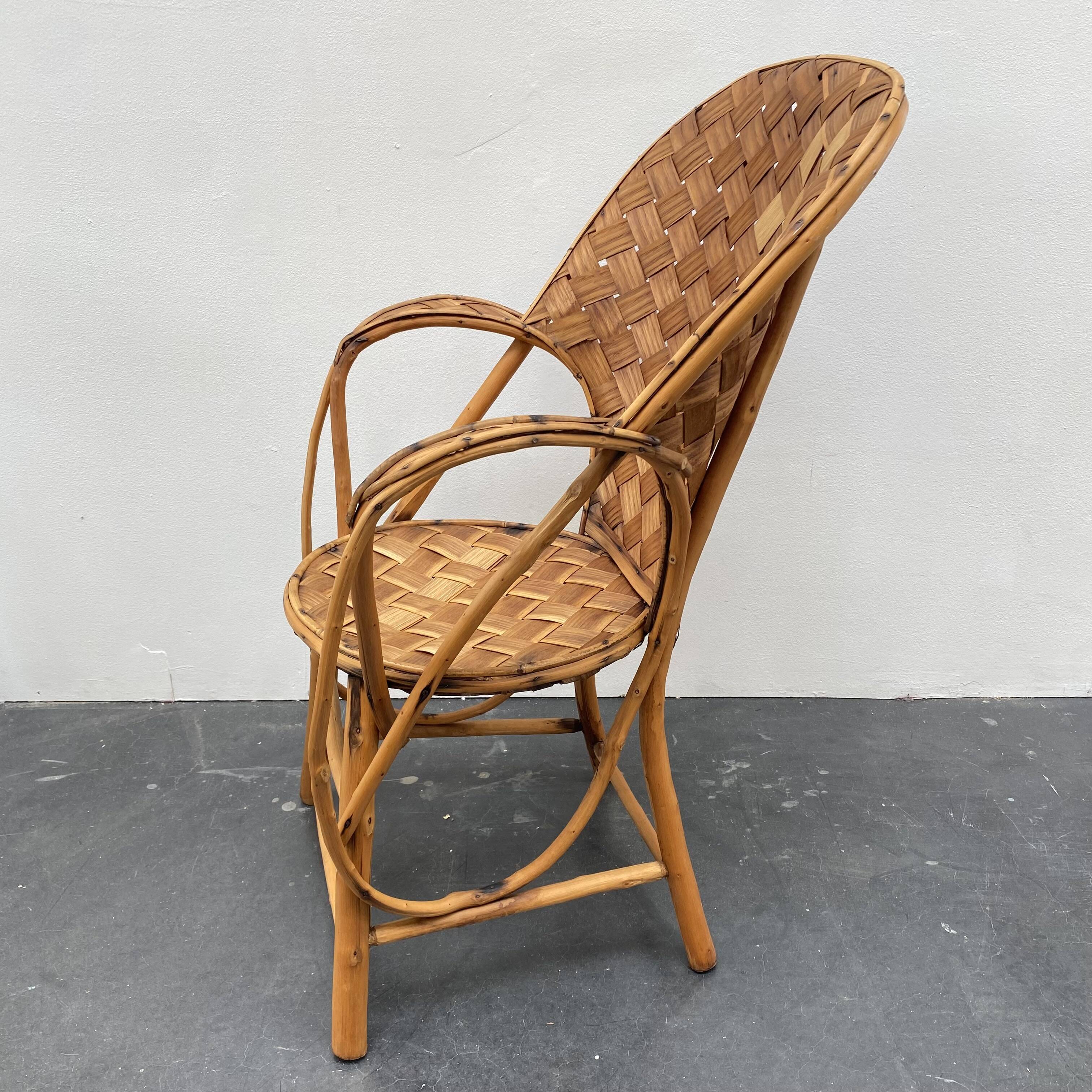 Ensemble composé d’une table et trois fauteuils en lamelles de châtaignier années 50/60