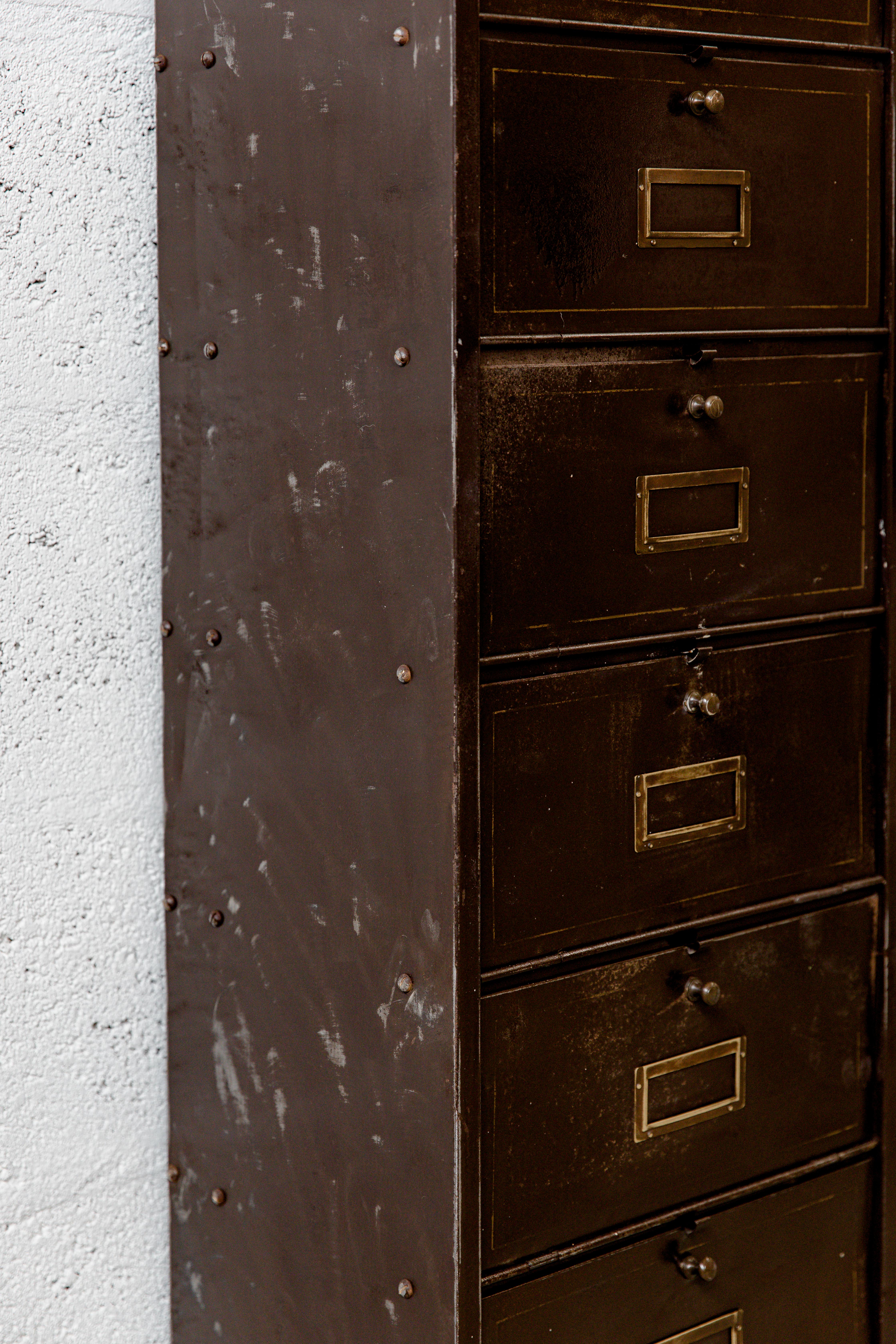 Industrial locker cabinet with valves "Statice"