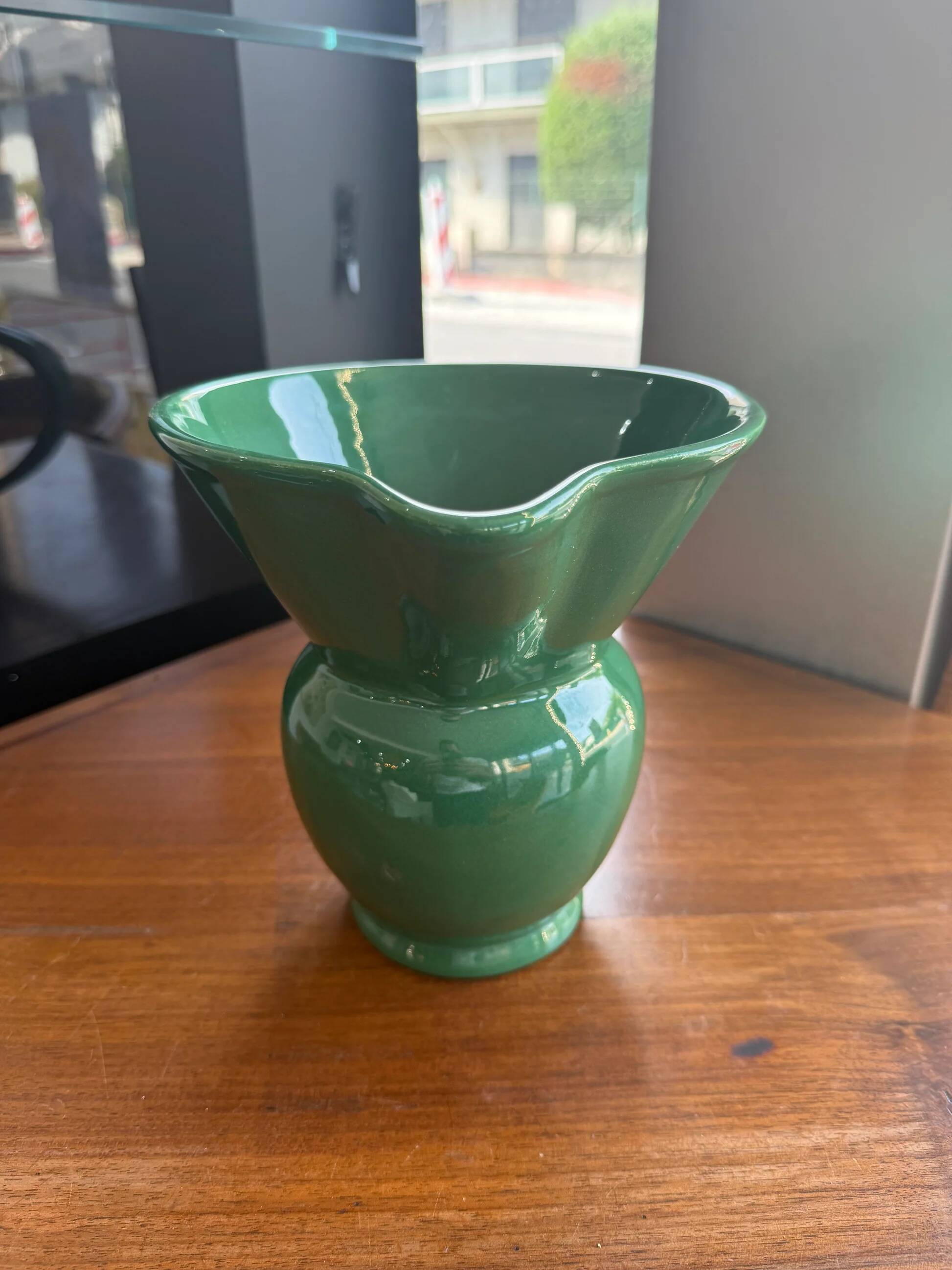 Pichet, pot à eau en faïence émaillée verte – HB Quimper, période art déco