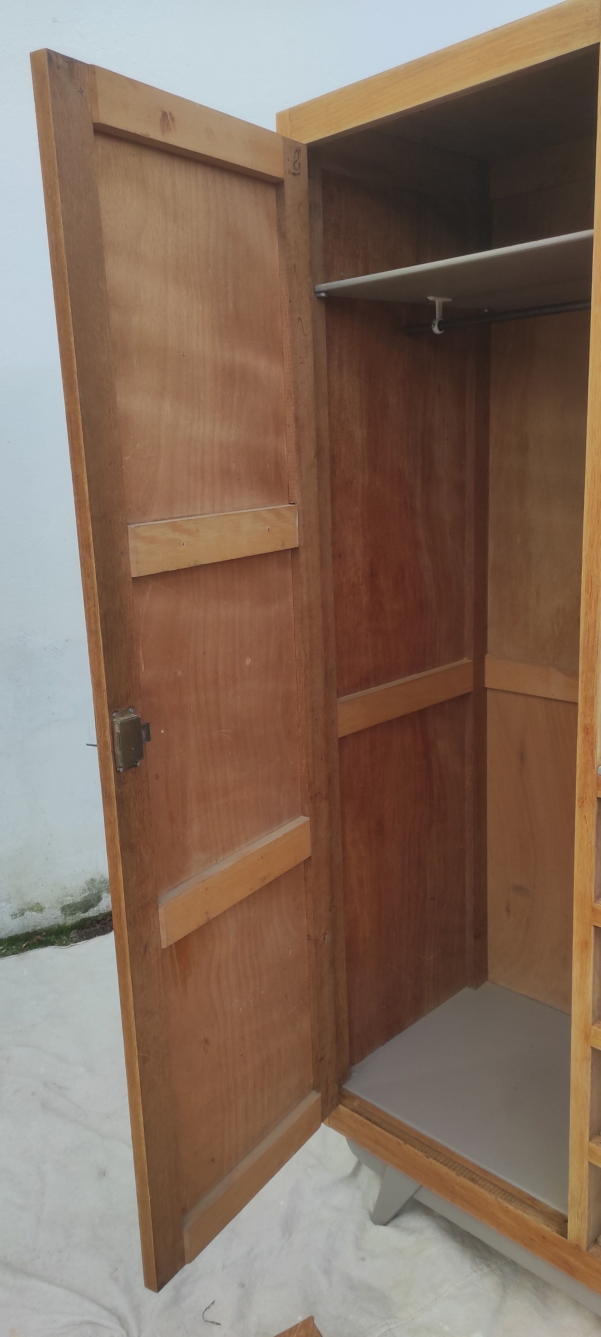 Armoire vintage