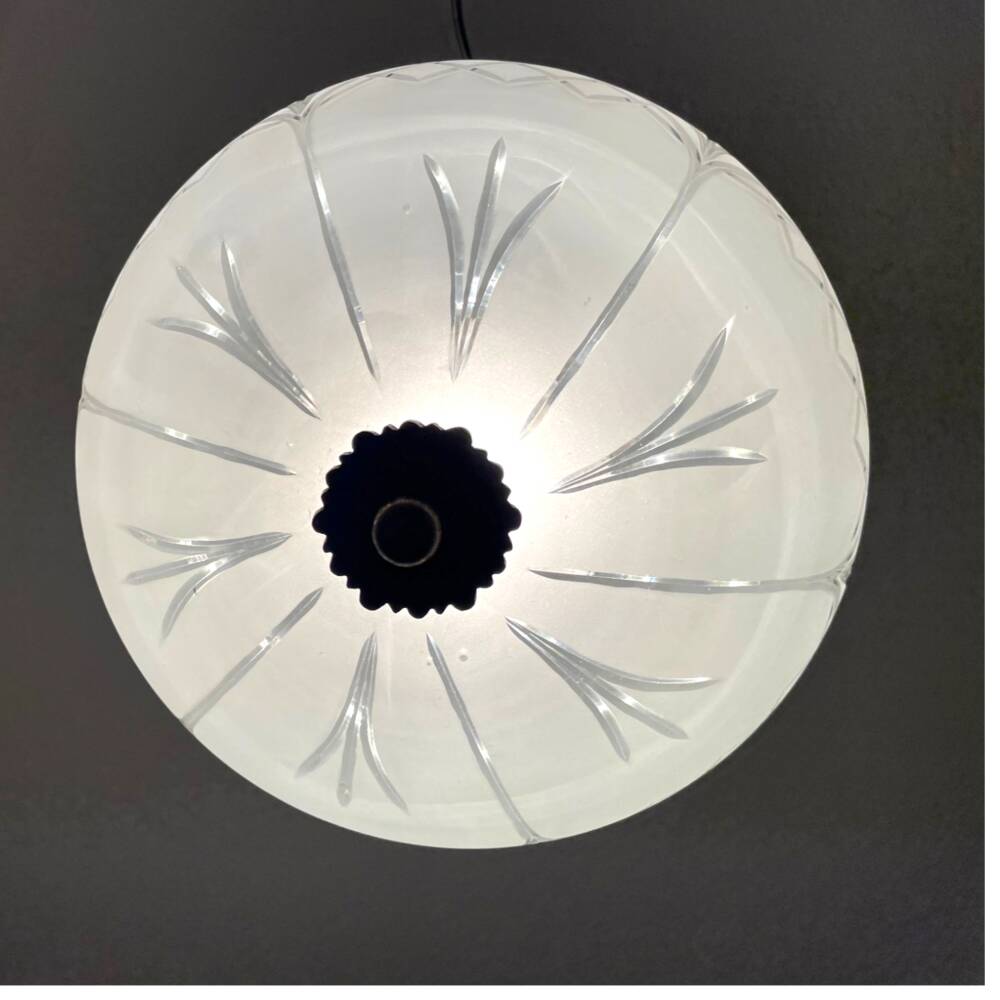 Regency glas pendant with ornate brass crown