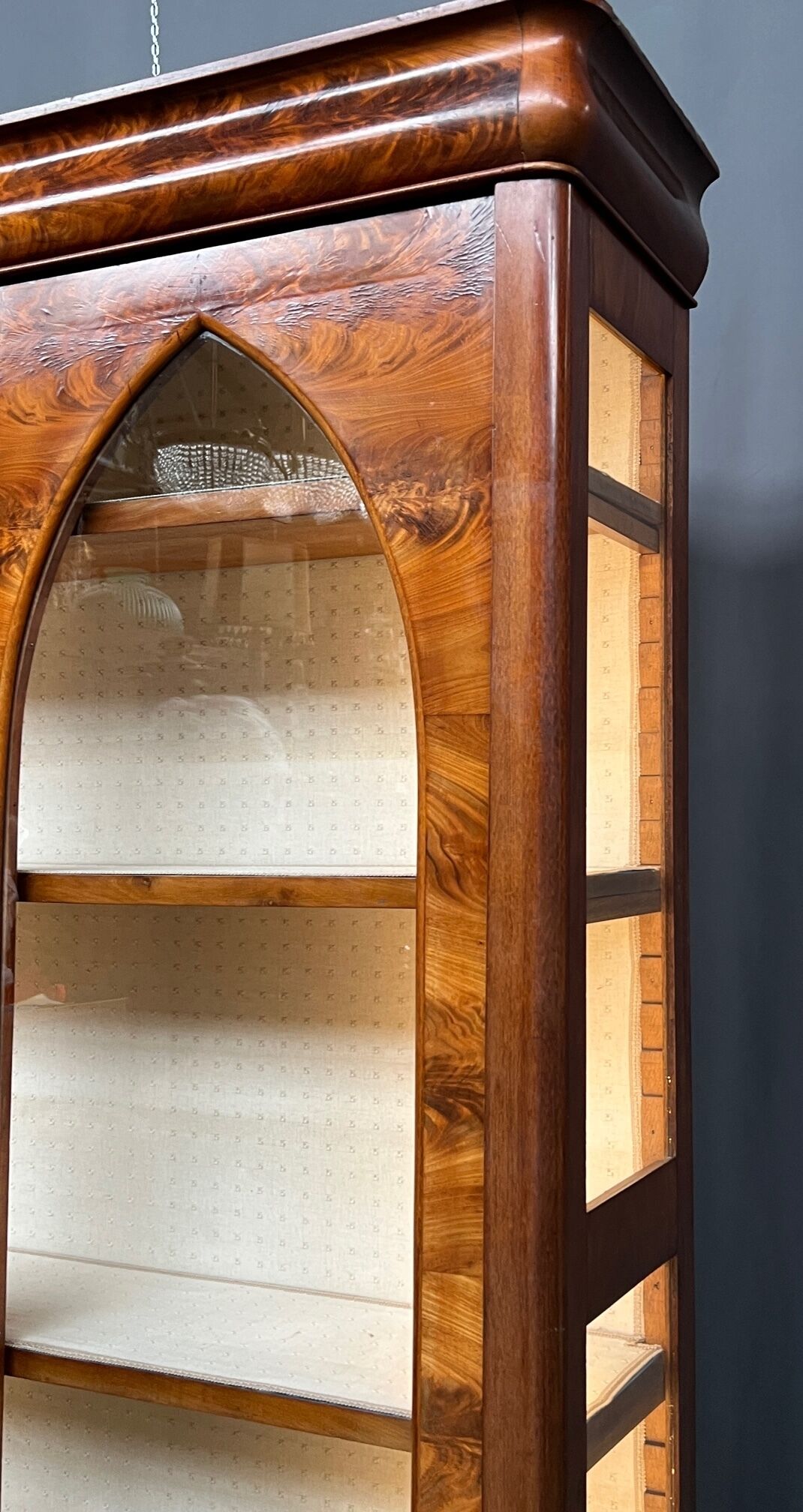 Vitrine de style empire