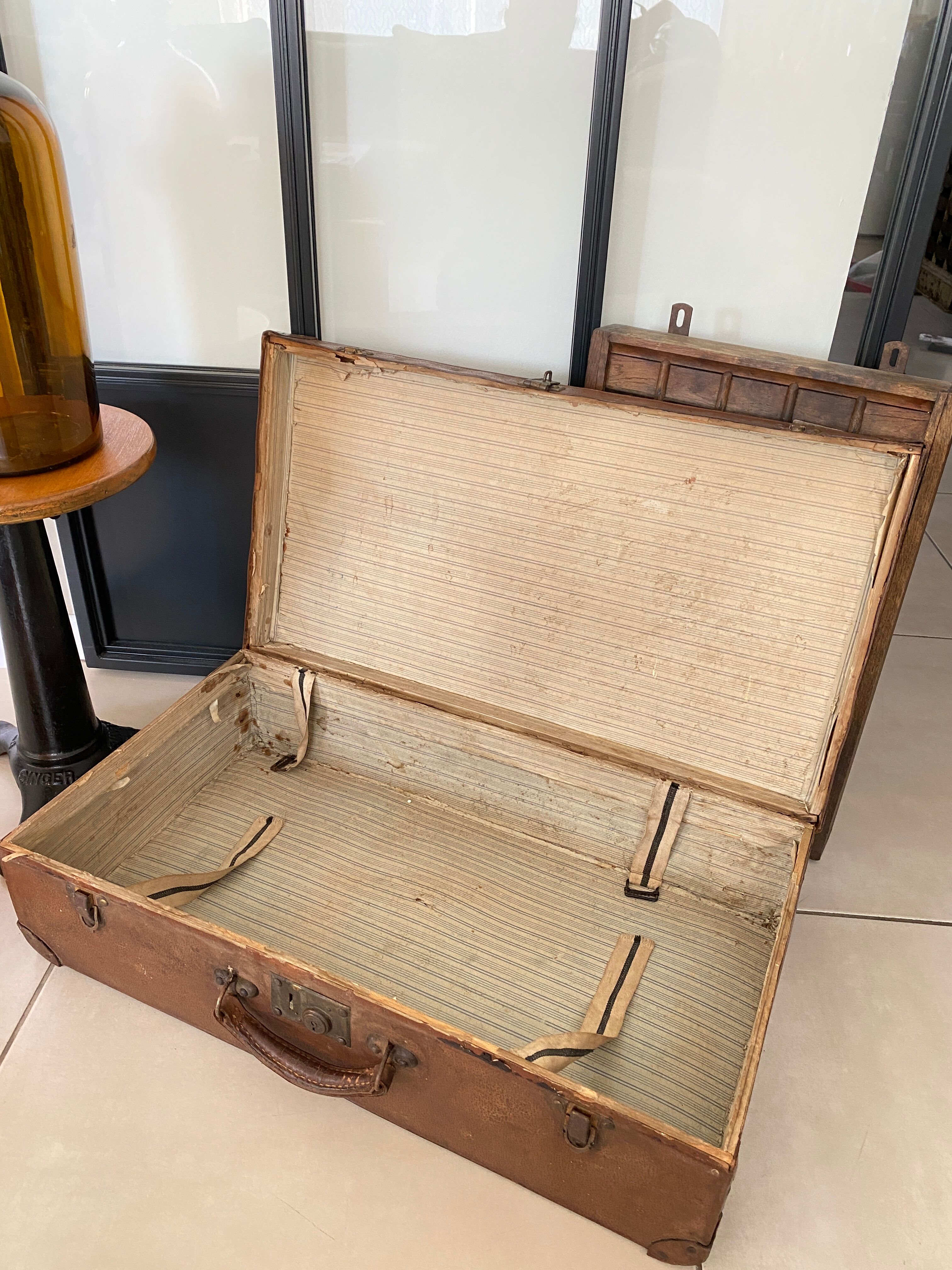 Set of 3 vintage suitcases