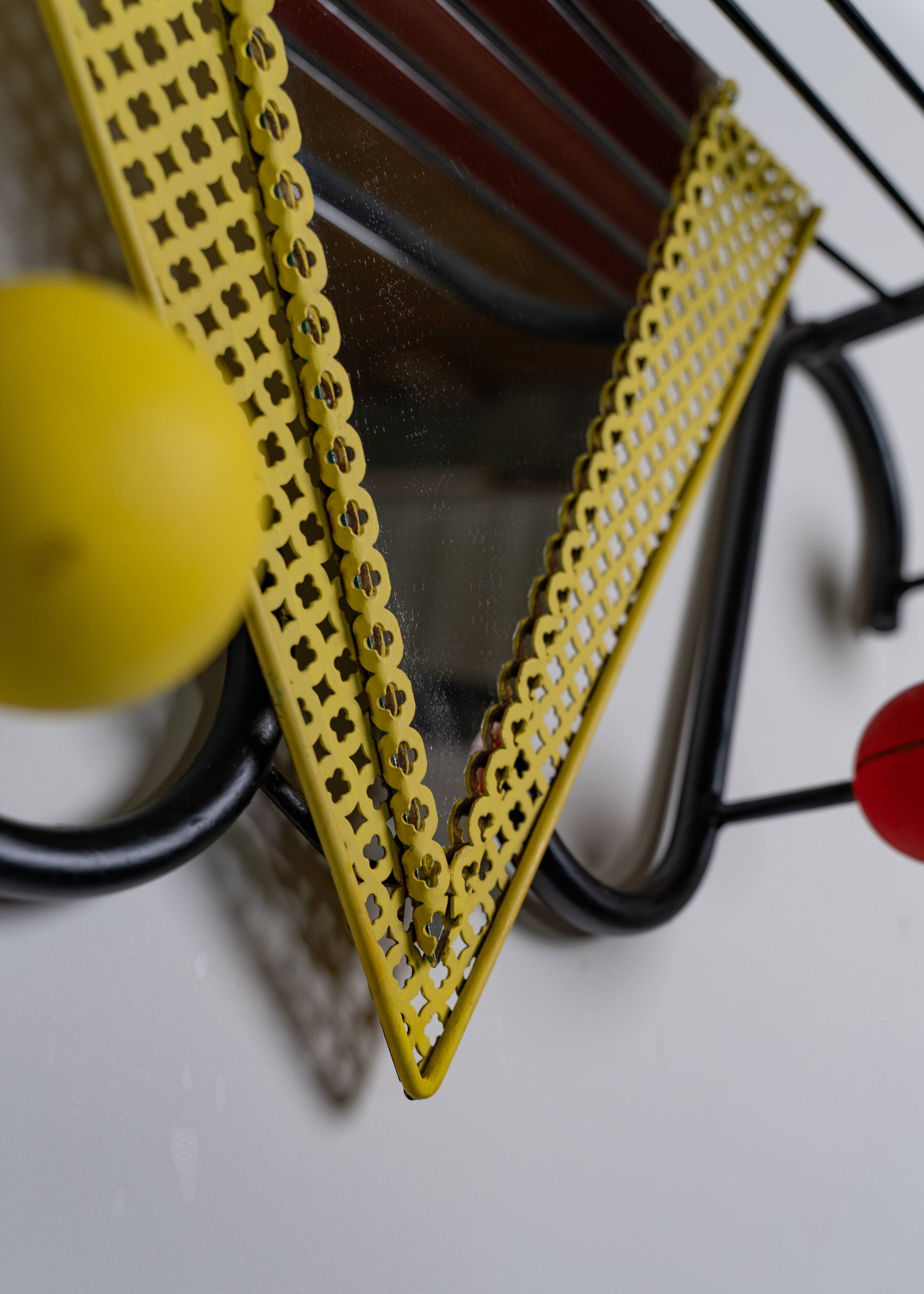 Porte manteau mural Mathieu Matégot, France, 1950