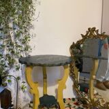 Pedestal table