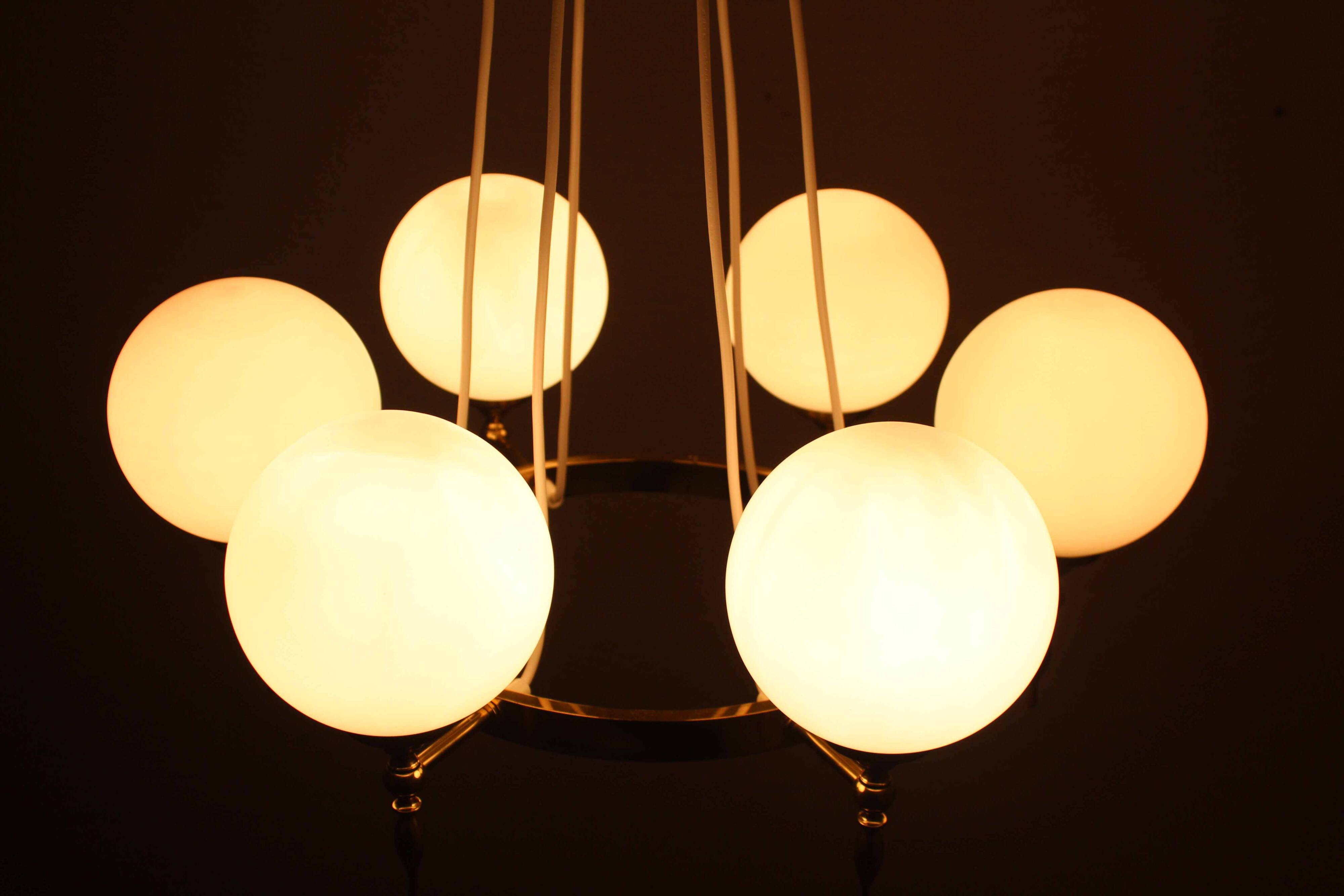 Lustre en laiton années 70