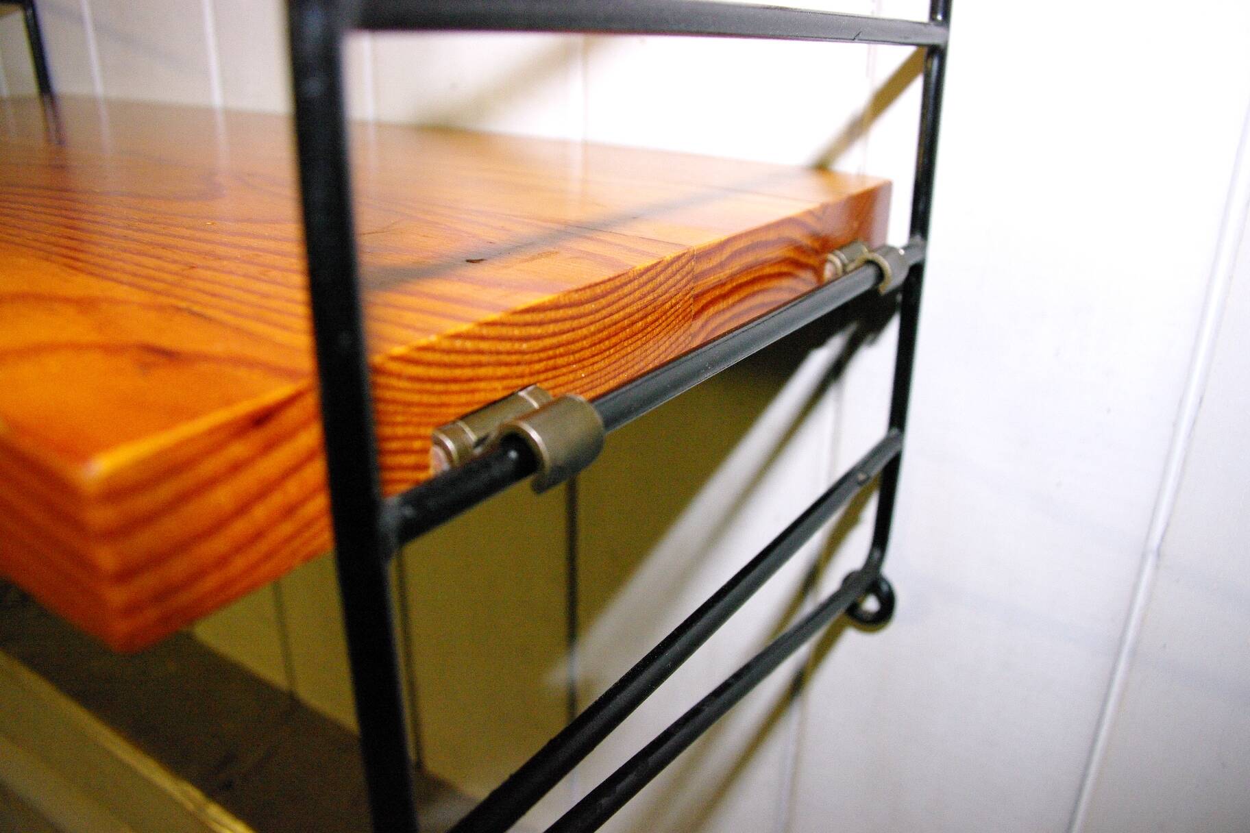 VINTAGE SHELF IN NISSE STRINNING PINE