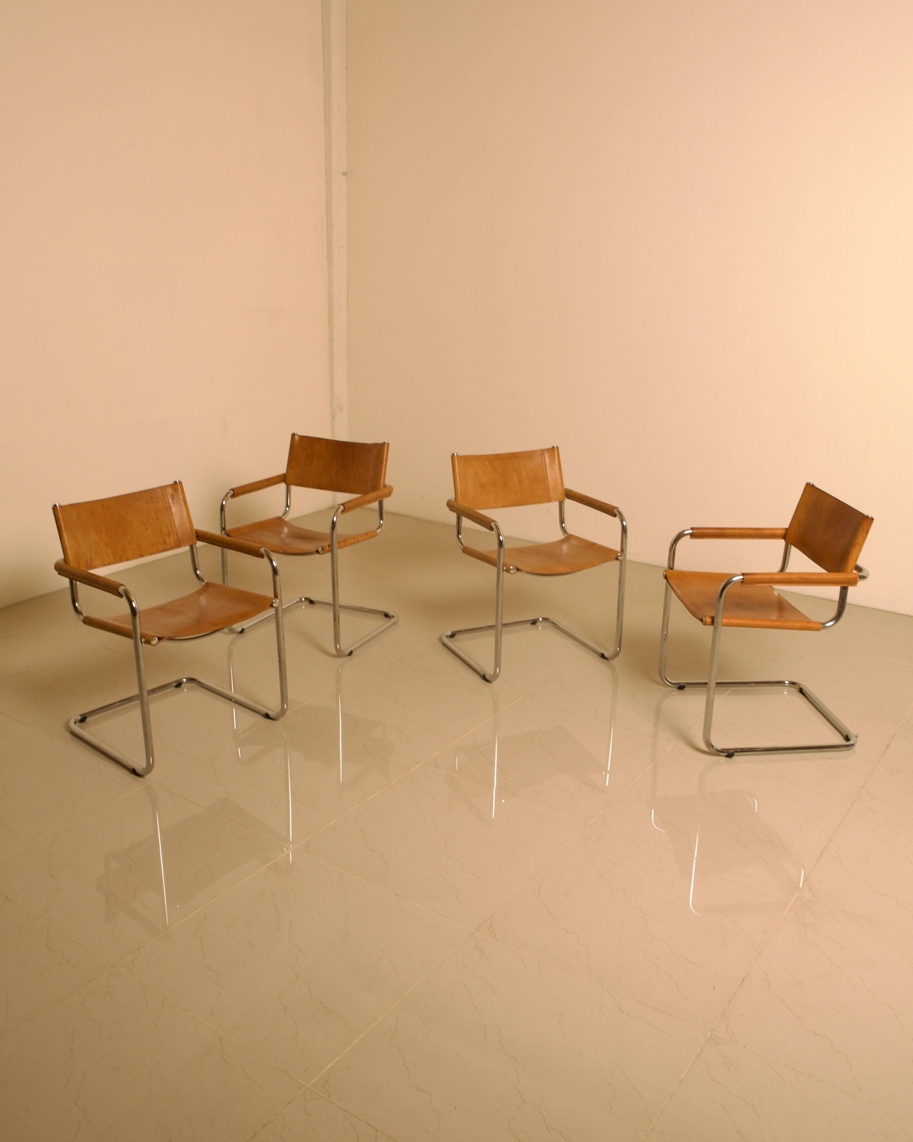 Ensemble de 4 chaises italienne en cuir cognac "Cantilever" par Marcel Breu