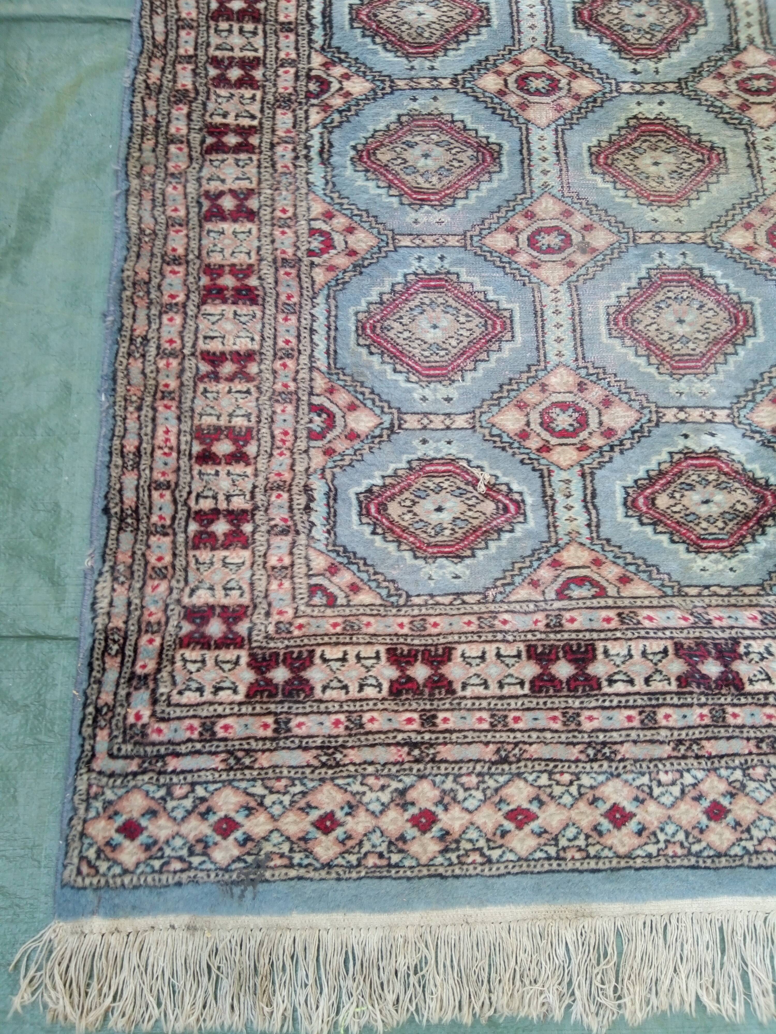 Old handmade wool oriental rug. 190 x 126cm