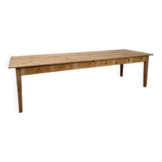 Large vintage table for 10 people.