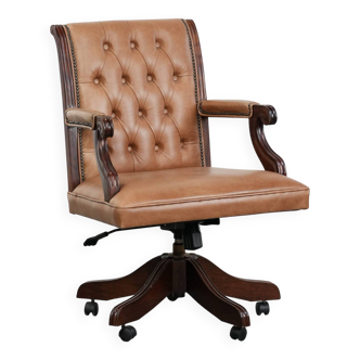 Cow leather and wood Chesterfield office chair in English style on wheels