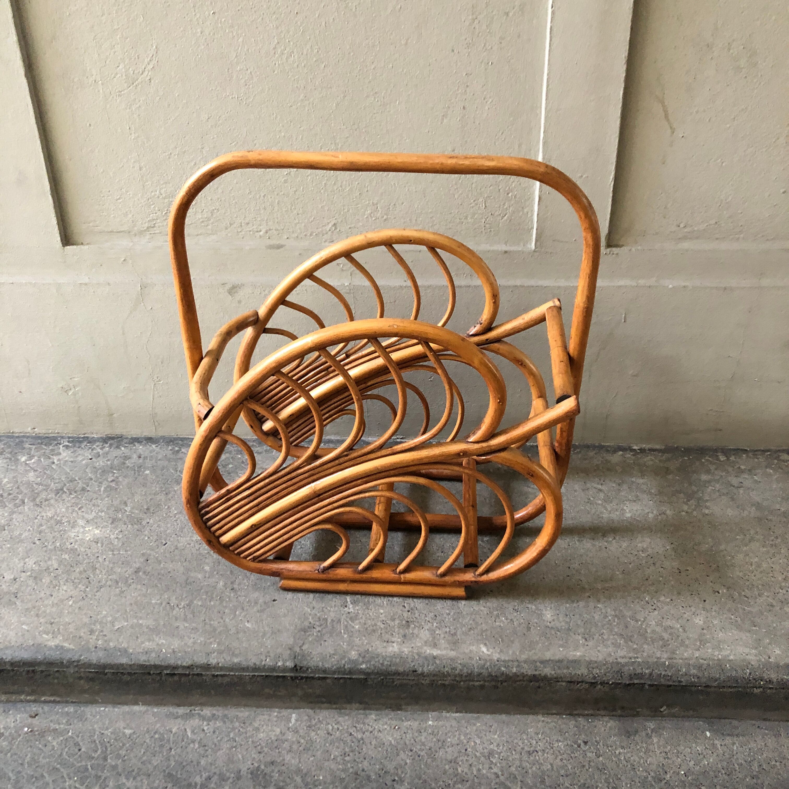 Magazine holder