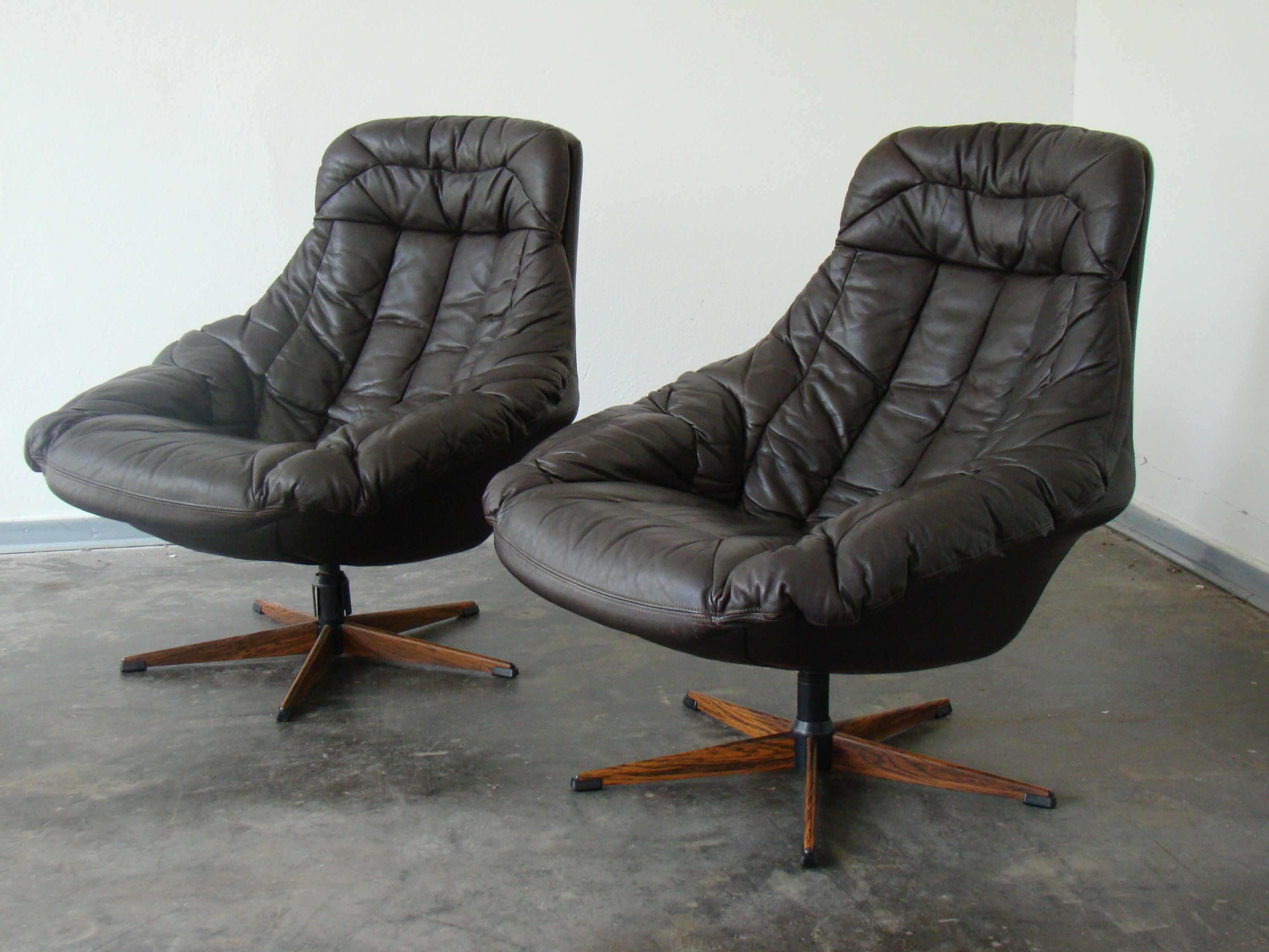 Pair of vintage Danish design brown leather swivel chairs by Bramin