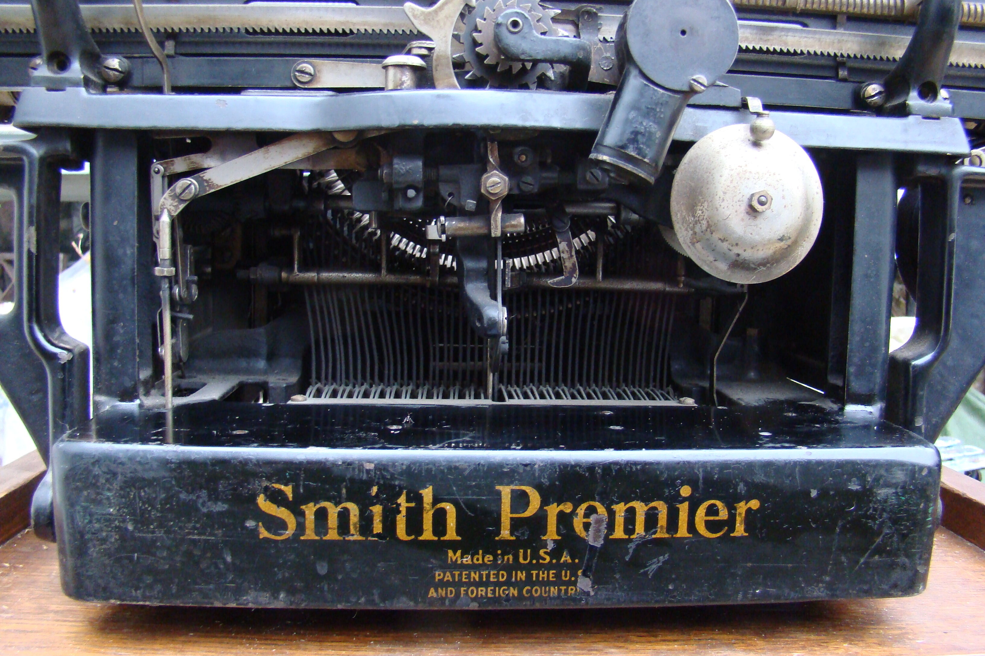 Machine à écrire ancienne Smith Premier
