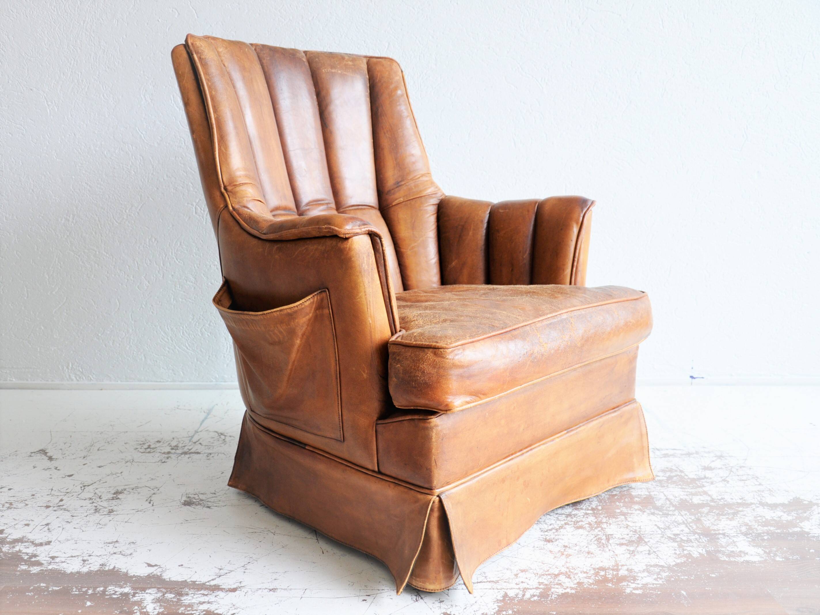 Vintage sheap leather armchair,  large smoker chair in brown sheapleather, Big leather fauteuil