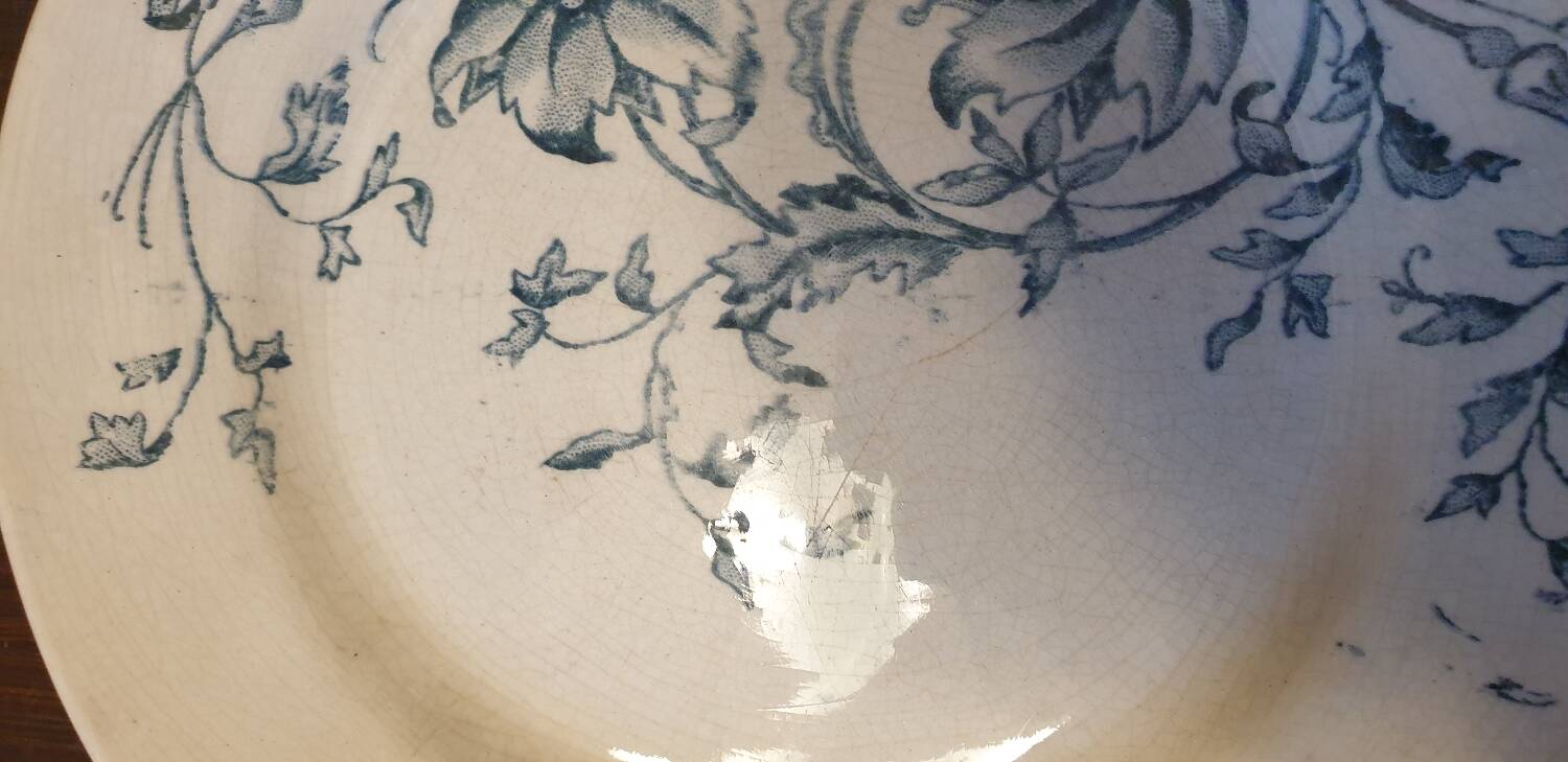 Six earthenware dinner plates from Grigny