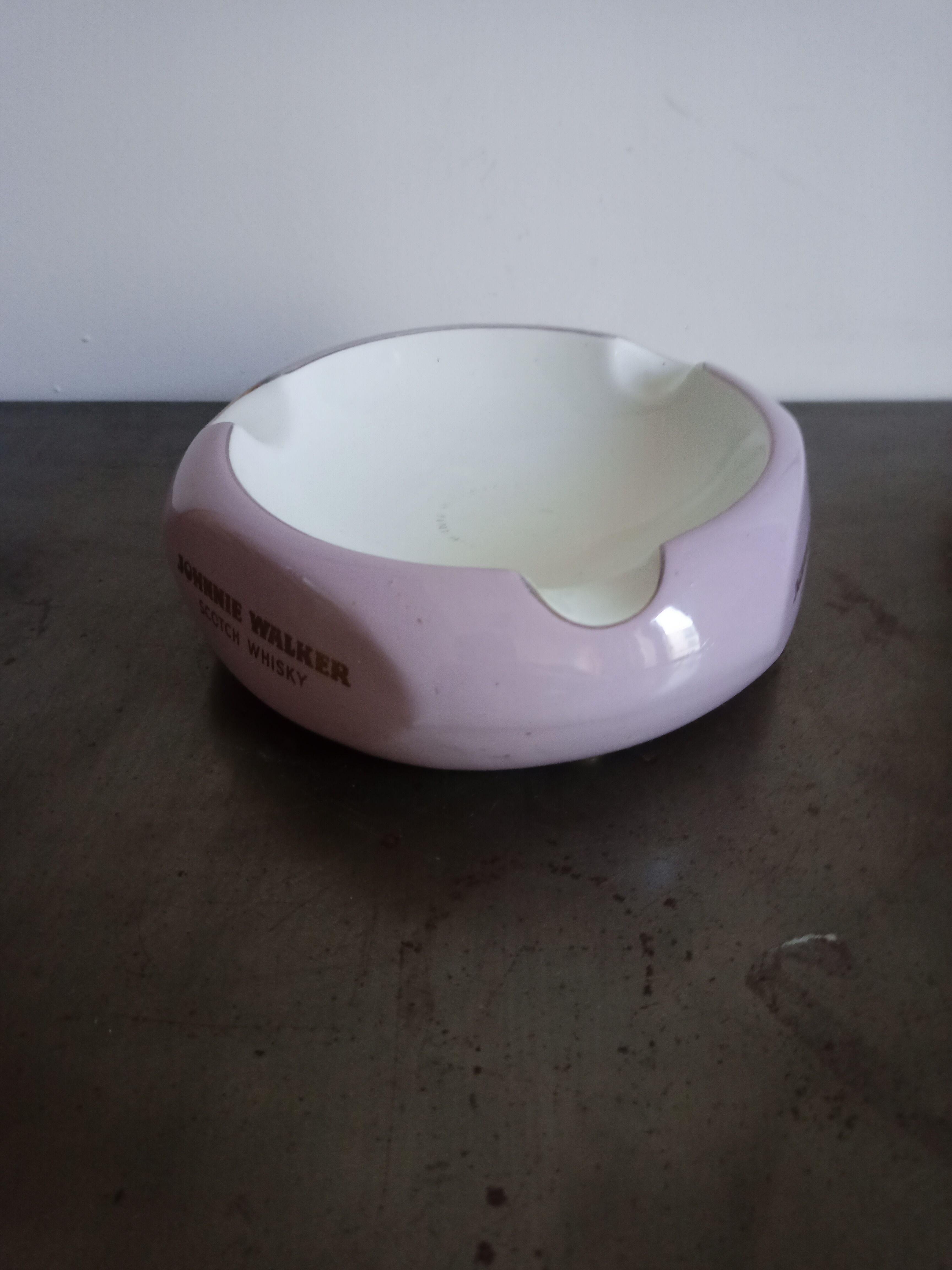 Johnnie Walker ceramic countertop ashtray