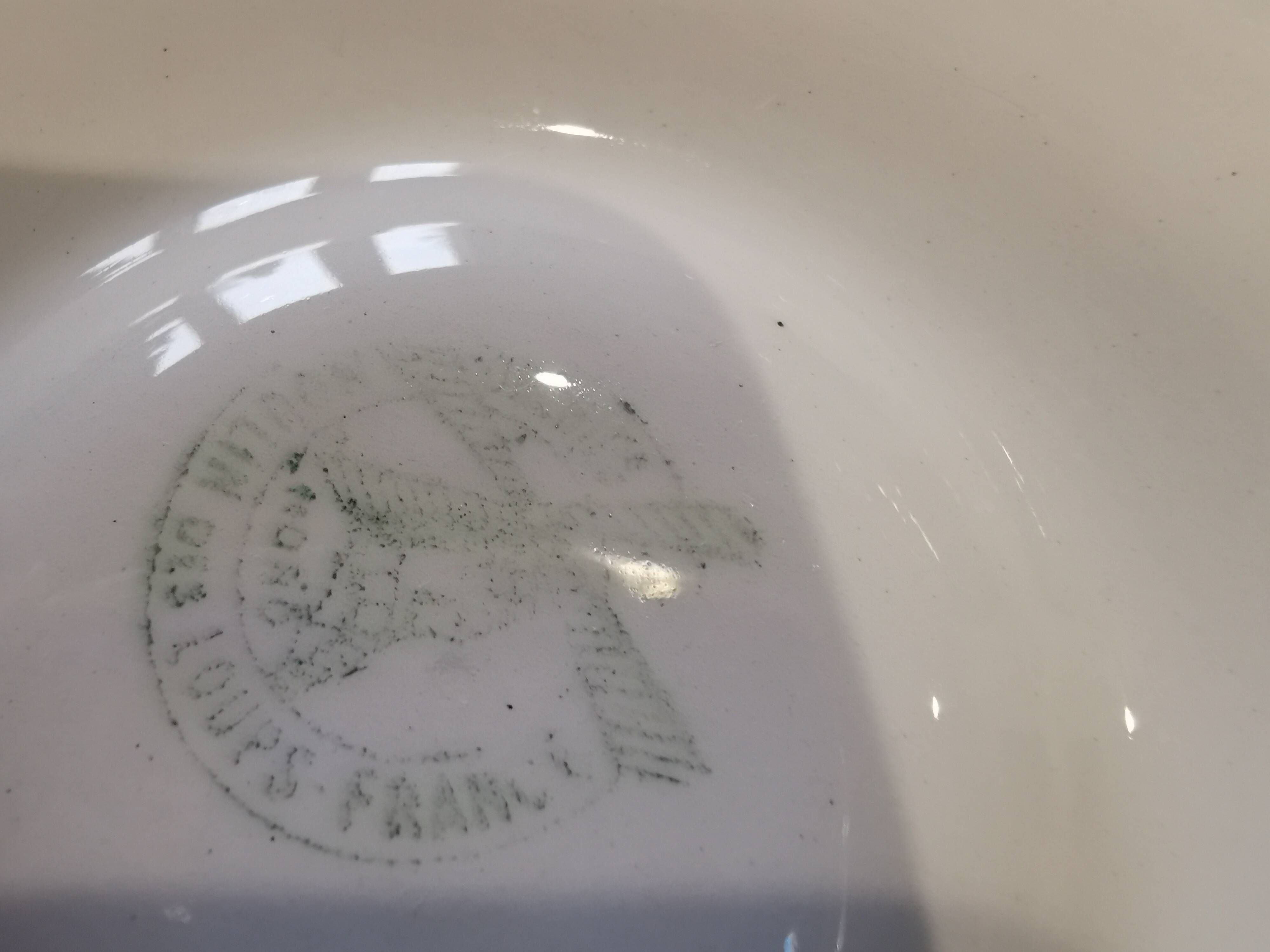 6 Moulin des Loups oyster plates in white and gray barbotine
