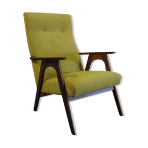 fauteuil lounge spacieux en palissandre retapissé avec un tissu fin jaune genêt